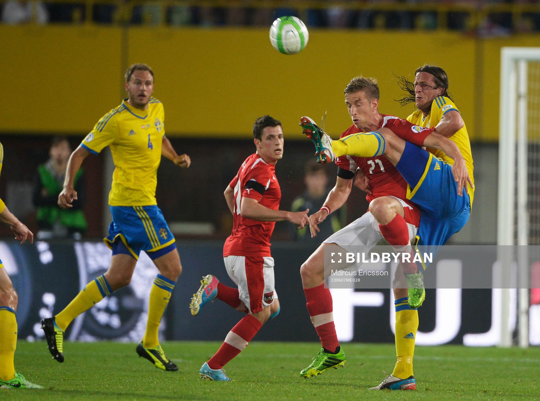 Jonas Olsson, Sverige och Marc Janko, Österrike