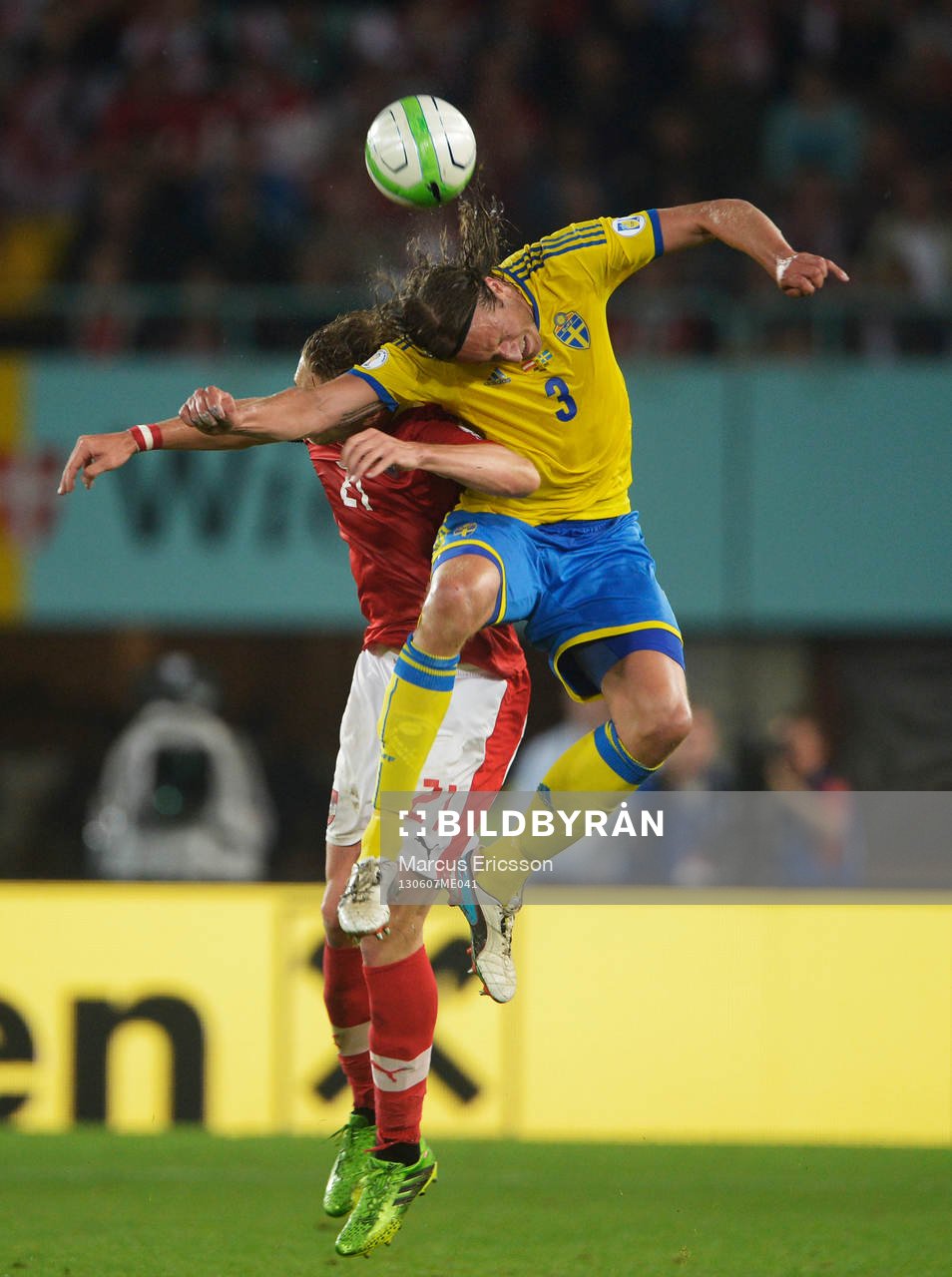 Marc Janko, Österrike och jonas Olsson, Sverige