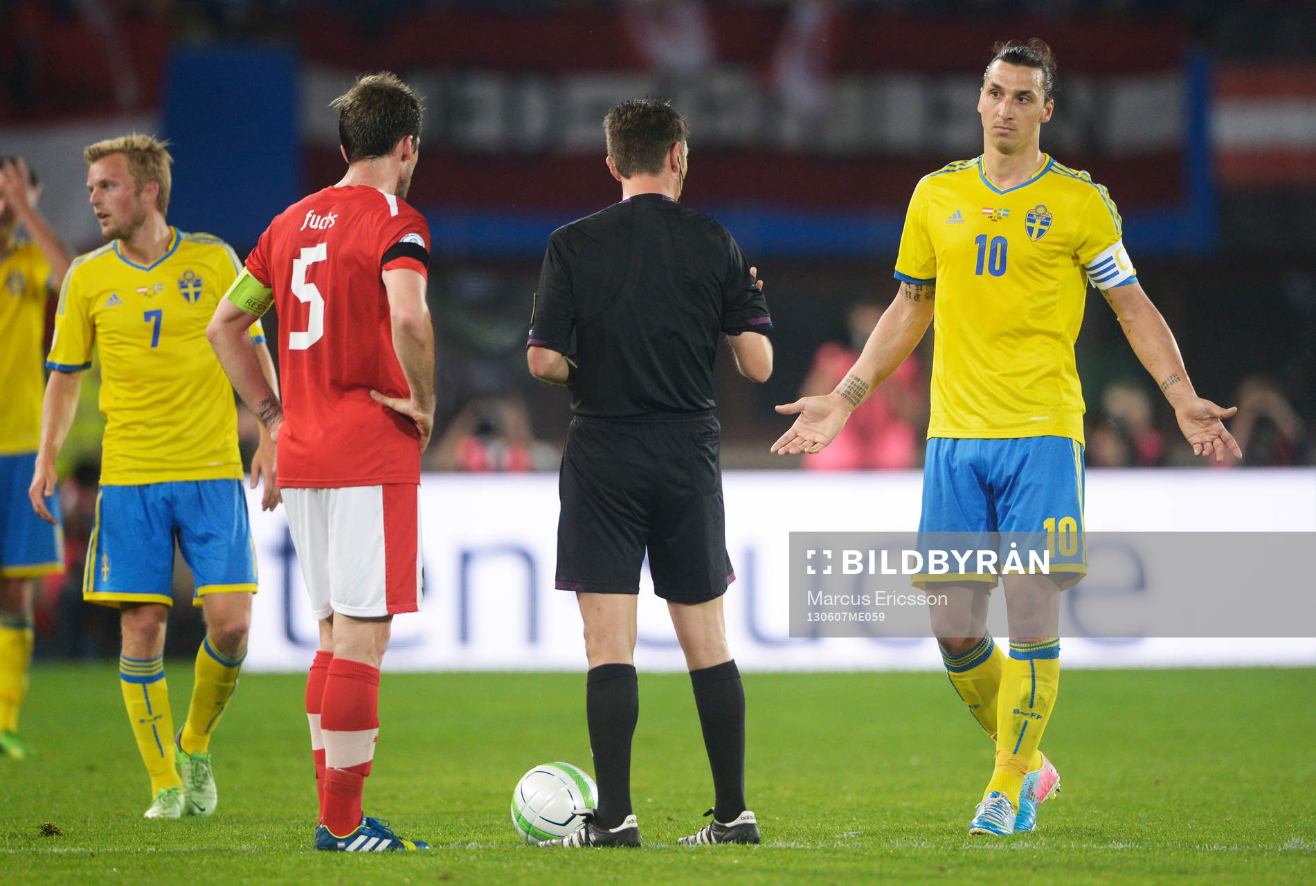 Zlatan Ibrahimovic, Sverige pratar med Gianluca Rocchi,
