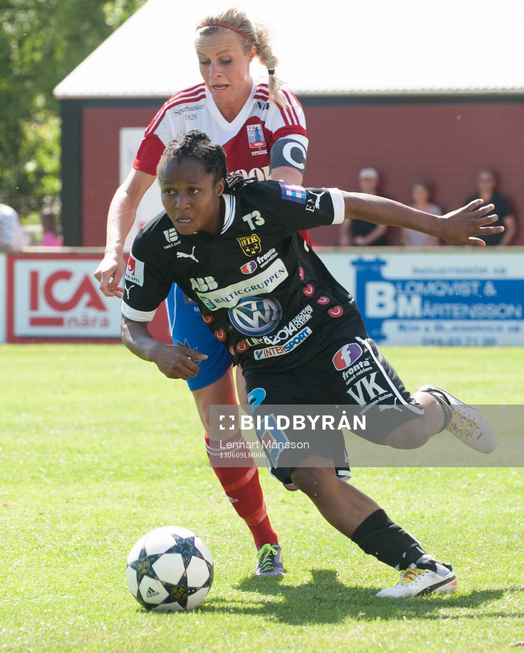 Fotboll, damallsvenskan, Vittsjö - Umeå: Sofie Andersson, Vittsjö och Ogonna Chukwudi, Umeå