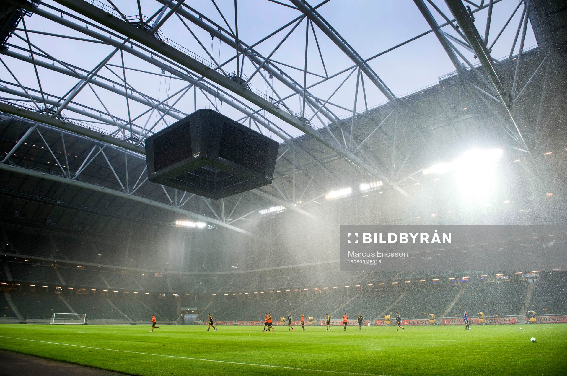 Träning på Friends Arena. Sverige avbryter träningen då