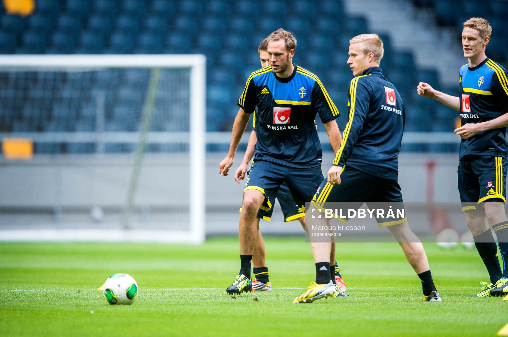Träning på Friends Arena. Andreas Granqvist, Oscar Wendt