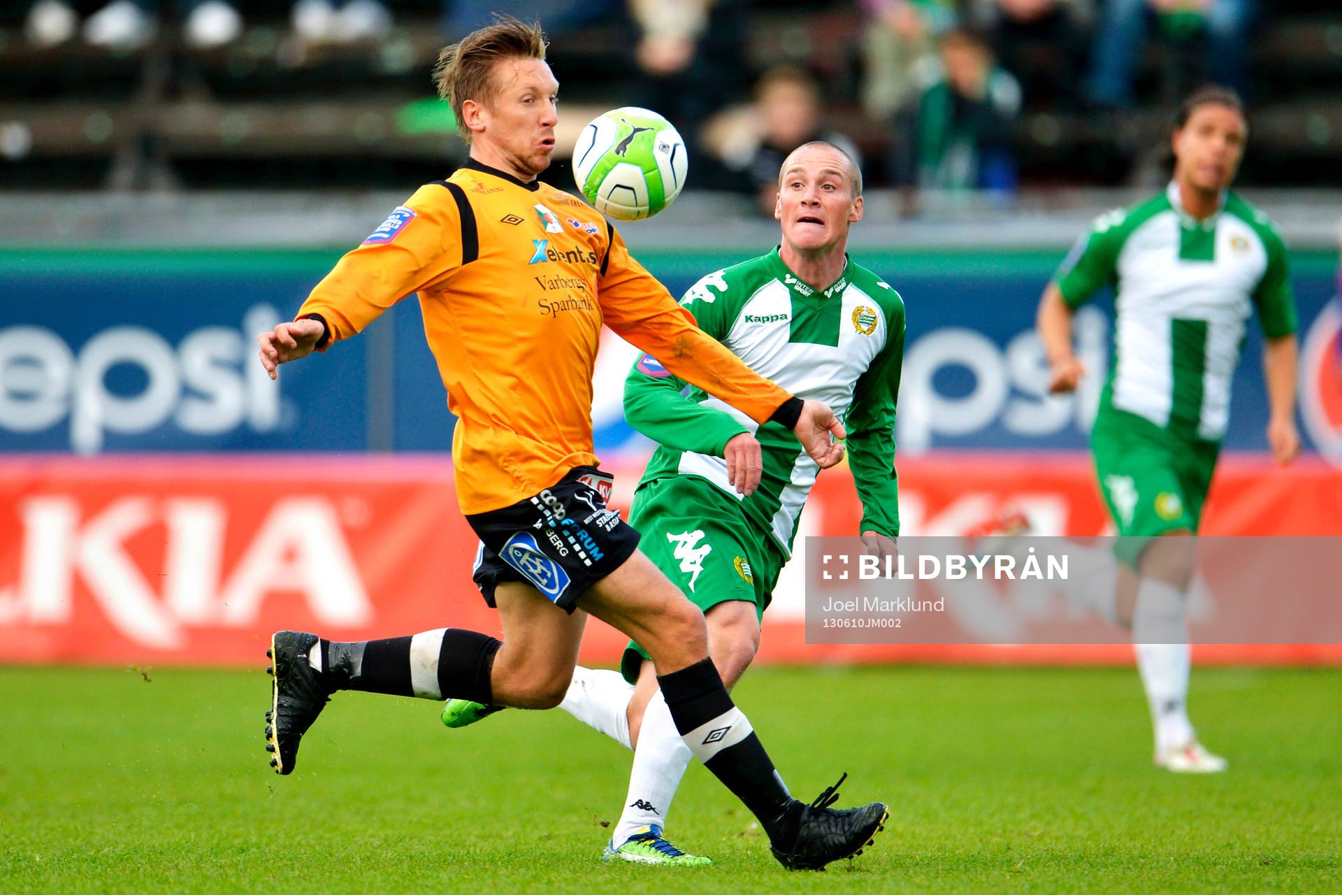 Varbergs Pierre Tillman och Hammarbys Christoffer Carlsson i matchen mellan Hammarby och Varberg i Superettan i fotboll 10 juni 2013 i Stockholm.