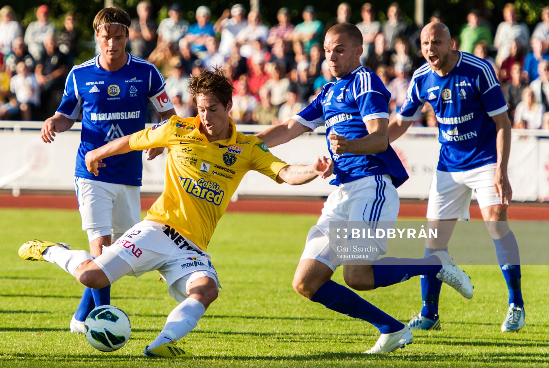 Victor Sköld, Falkenberg, laddar för skott mot mål