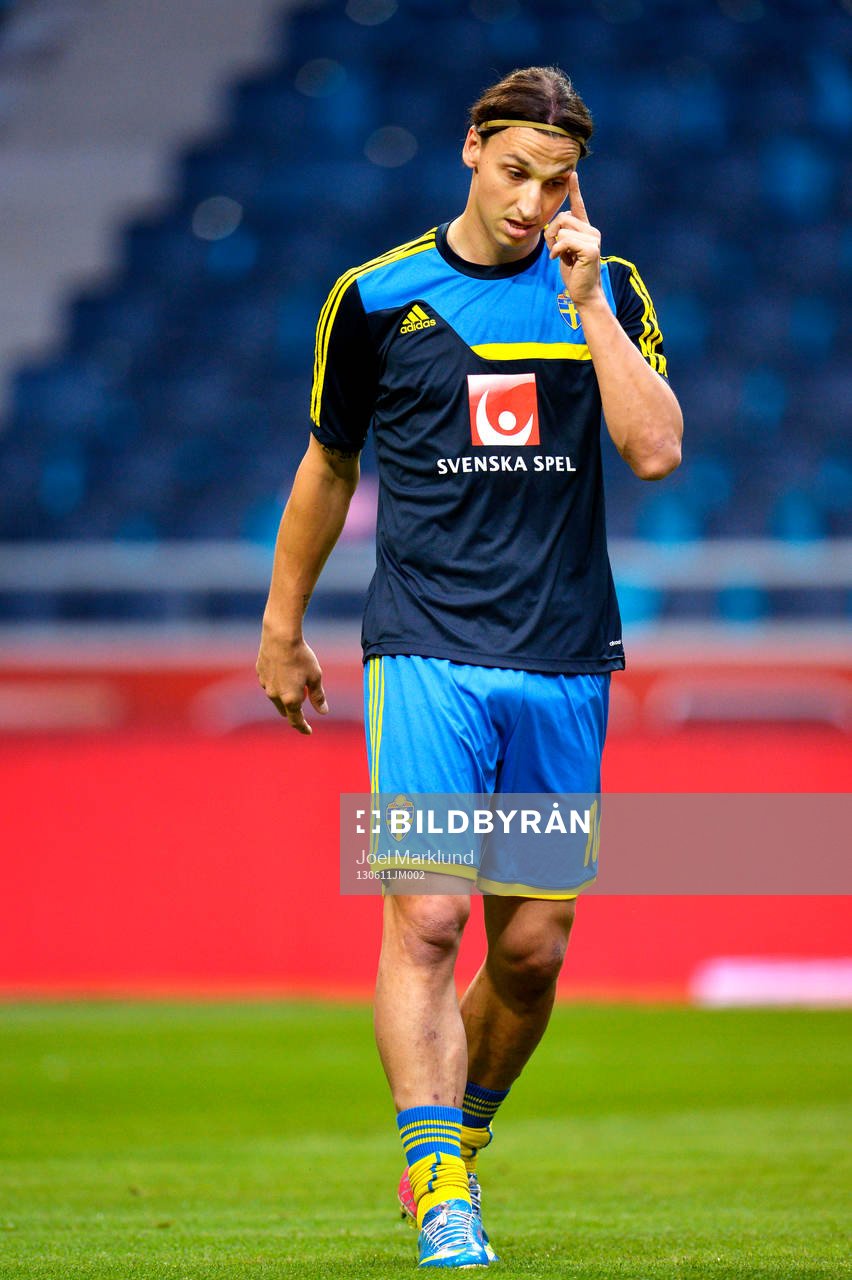 Sveriges Zlatan Ibrahimovic i matchen mellan Sverige och