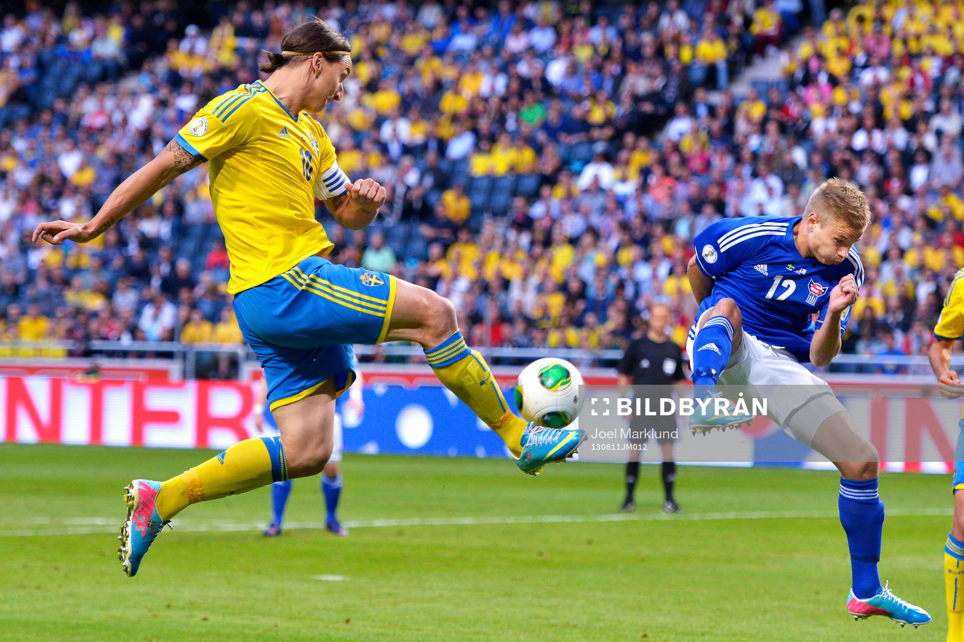 Sveriges Zlatan Ibrahimovic anfaller