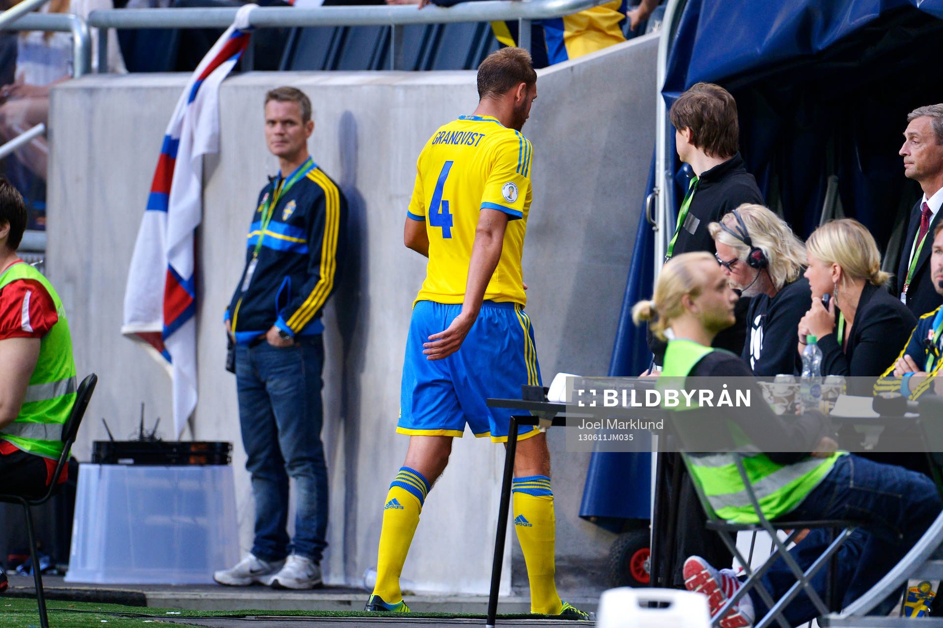 Sveriges Andreas Granqvist lämnar planen
