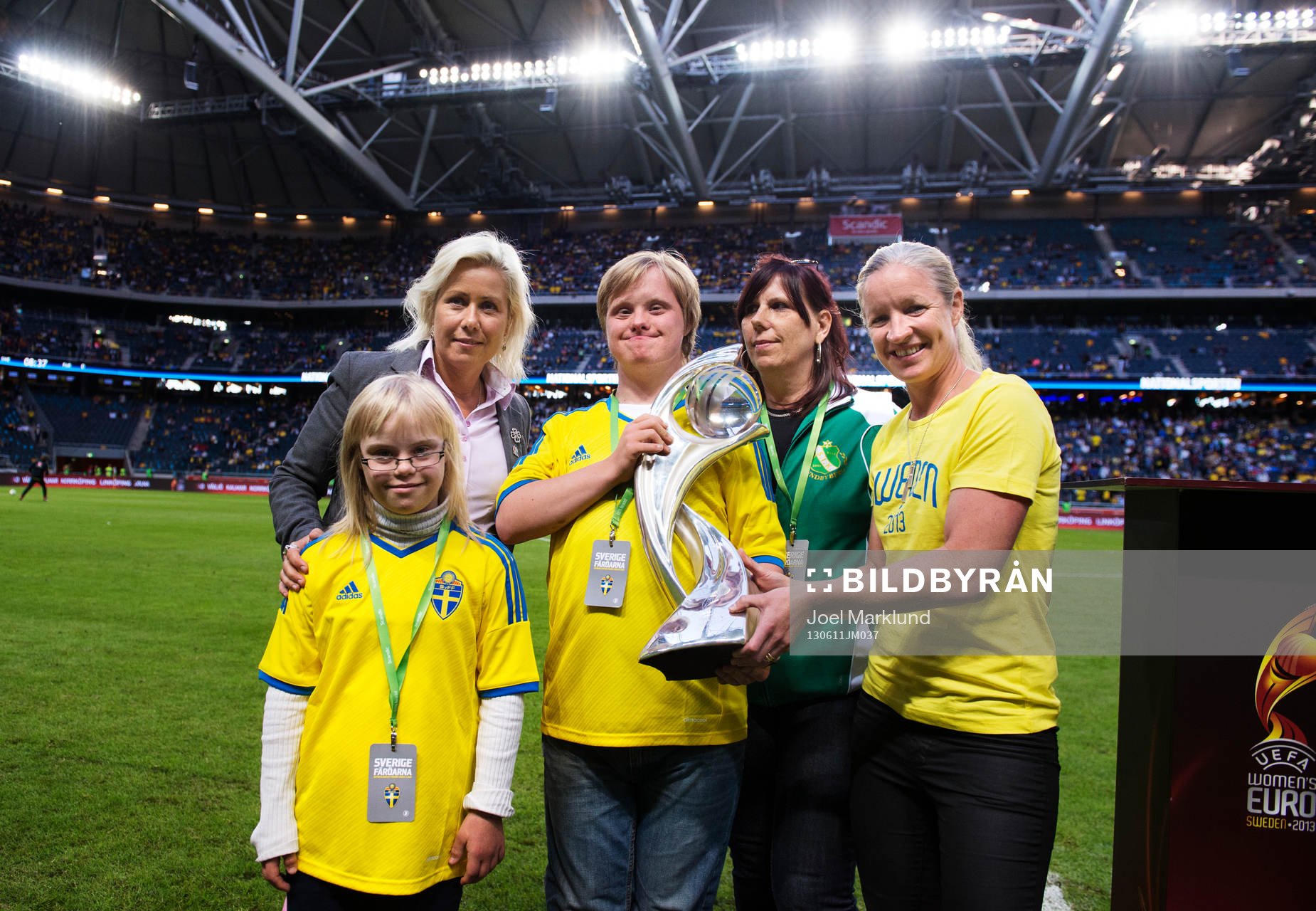 Deltagare i Special Olympics och Victoria Svensson deltar i