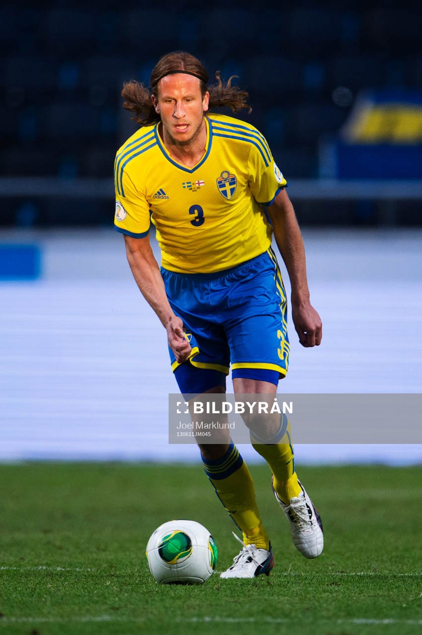 Sveriges Jonas Olsson i matchen mellan Sverige och