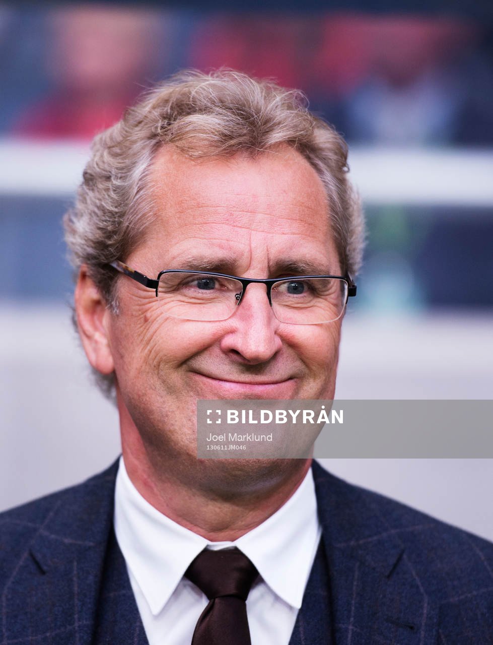 Sveriges förbundskapten Erik Hamrén ler i matchen mellan