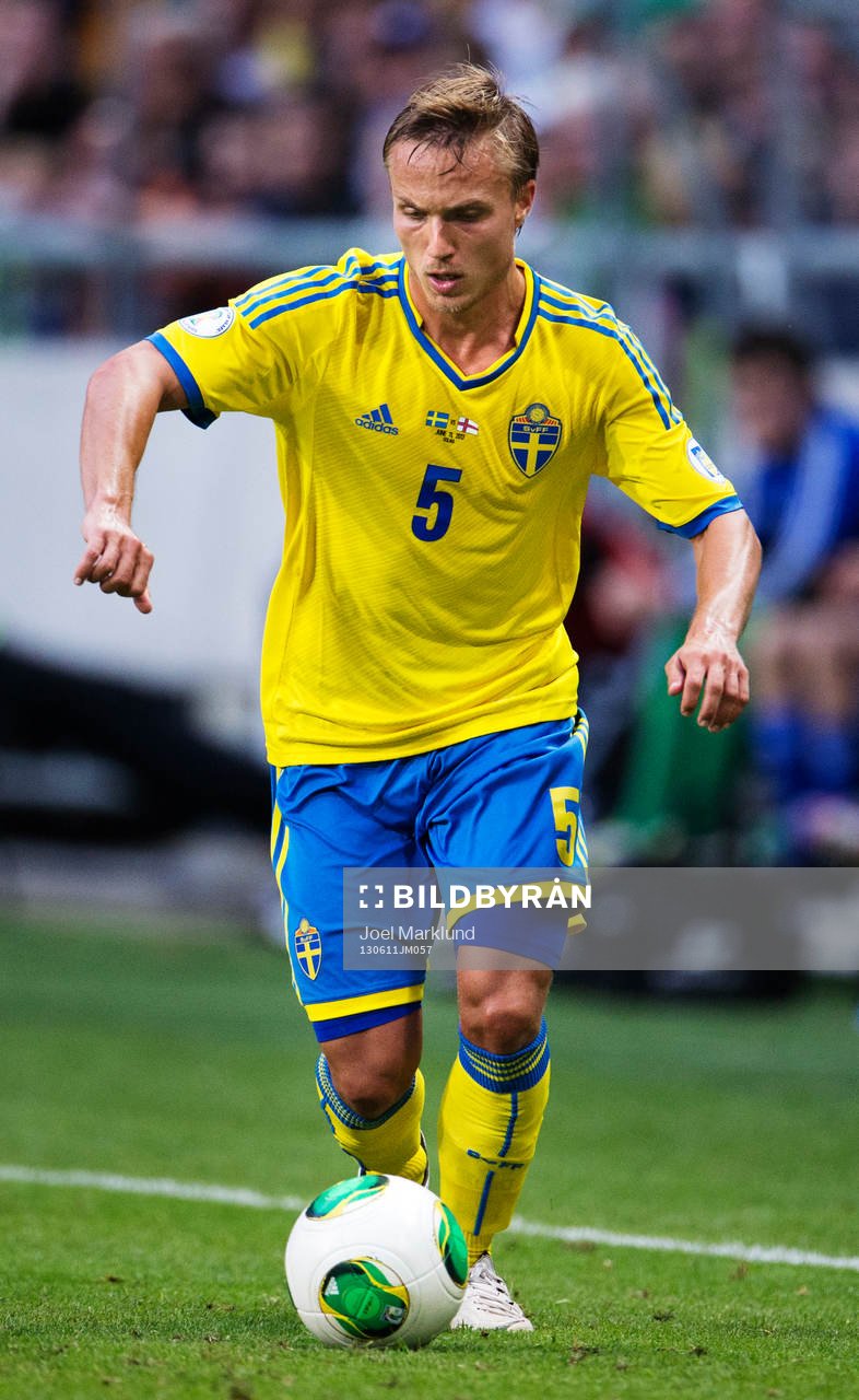 Sveriges Pierre Bengtsson i matchen mellan Sverige och