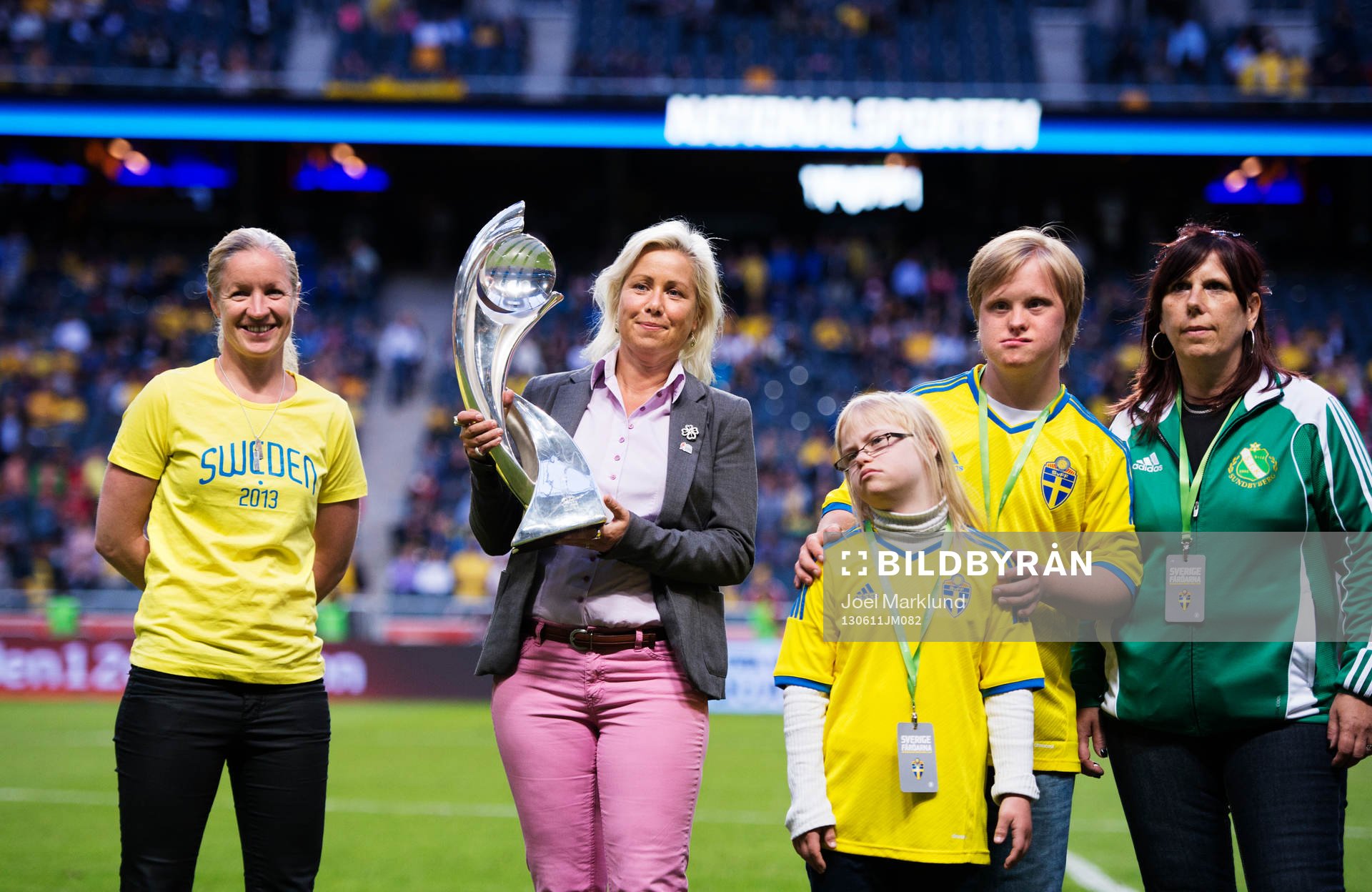 Deltagare i Special Olympics och Victoria Svensson deltar i