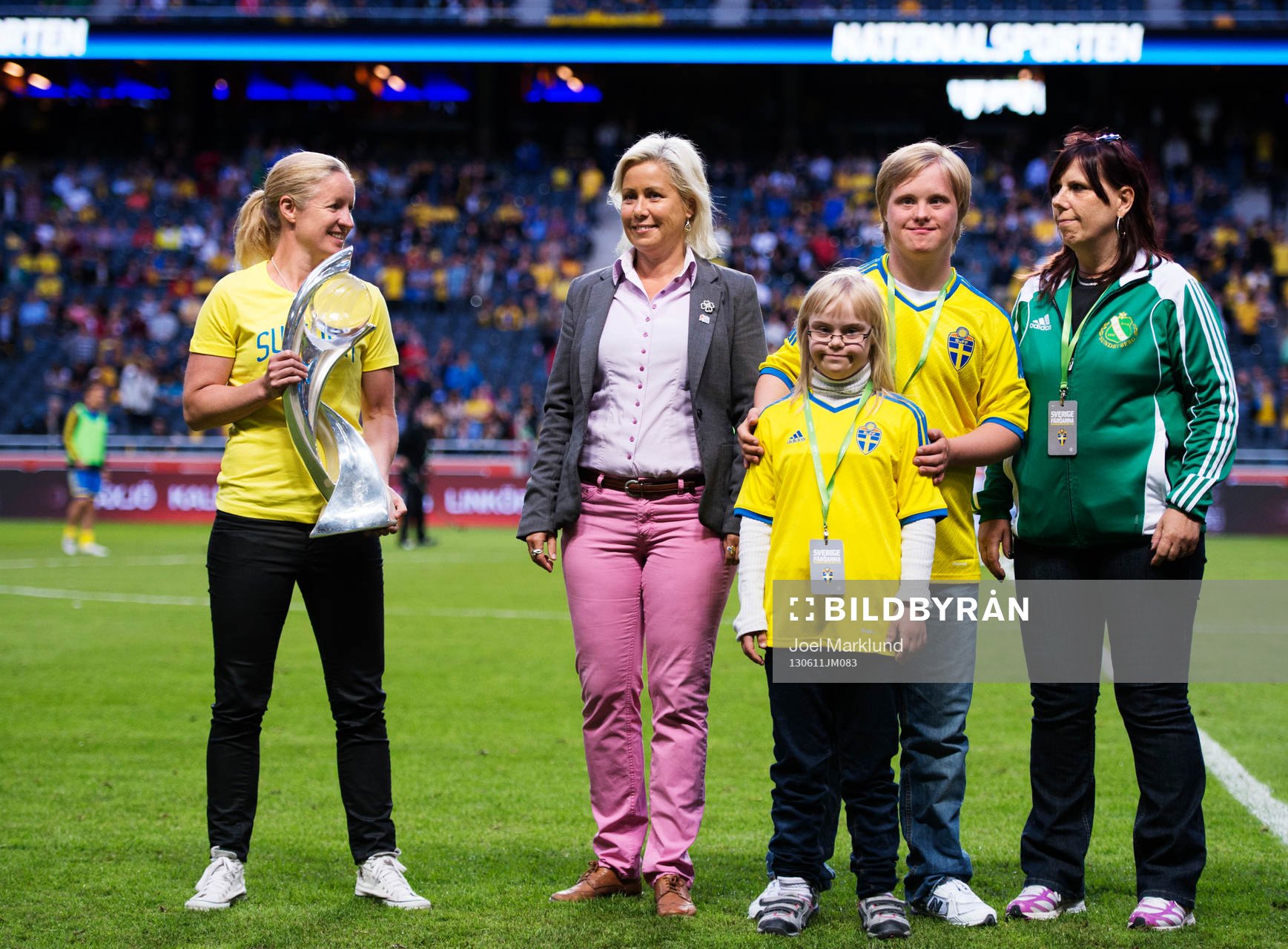 Deltagare i Special Olympics och Victoria Svensson deltar i
