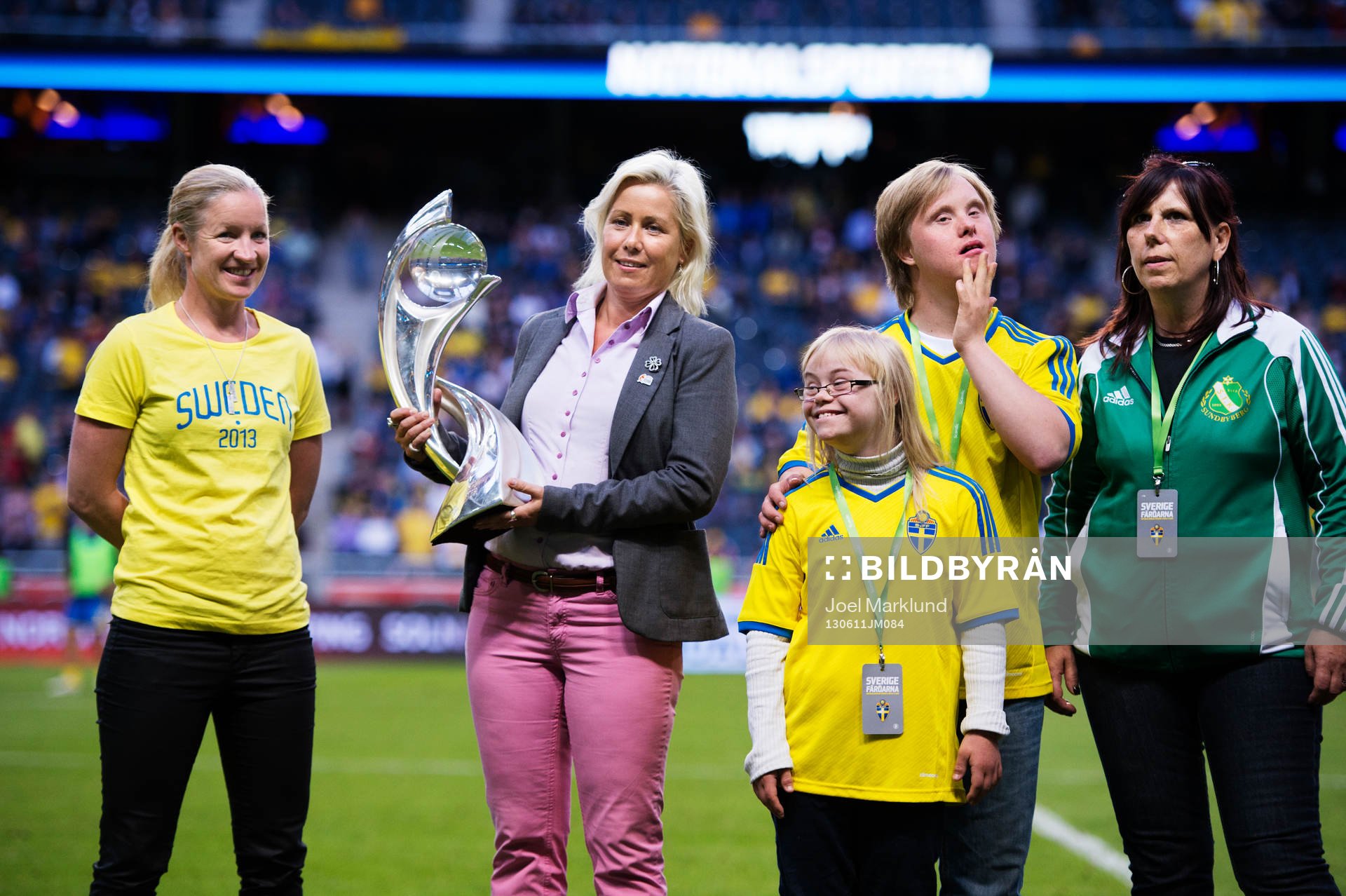 Deltagare i Special Olympics och Victoria Svensson deltar i