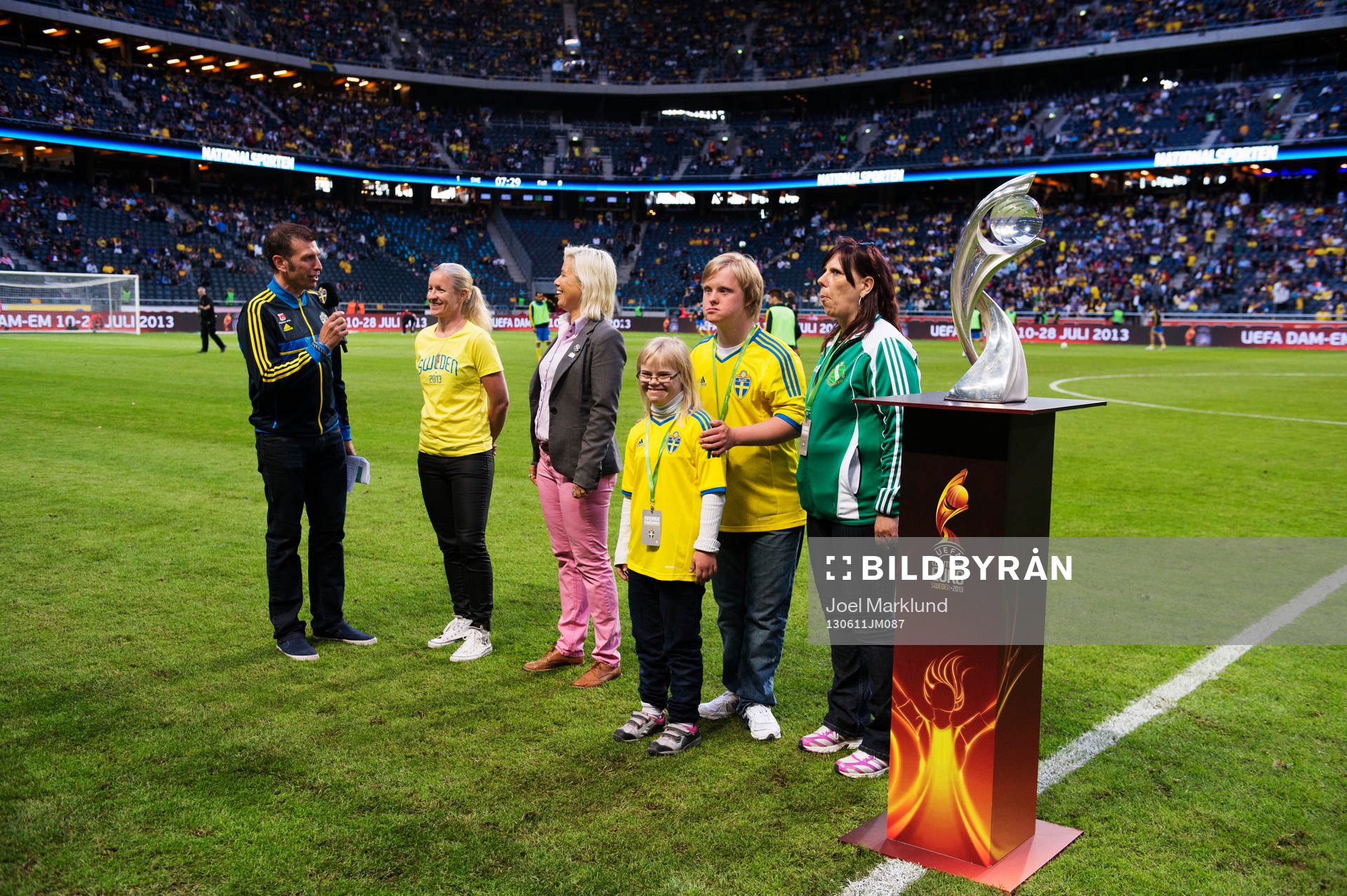 Deltagare i Special Olympics och Victoria Svensson deltar i