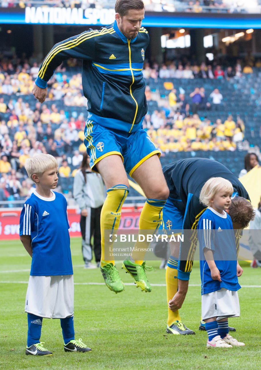 Matchmascotar, Per Nilsson, Sverige, värmer upp