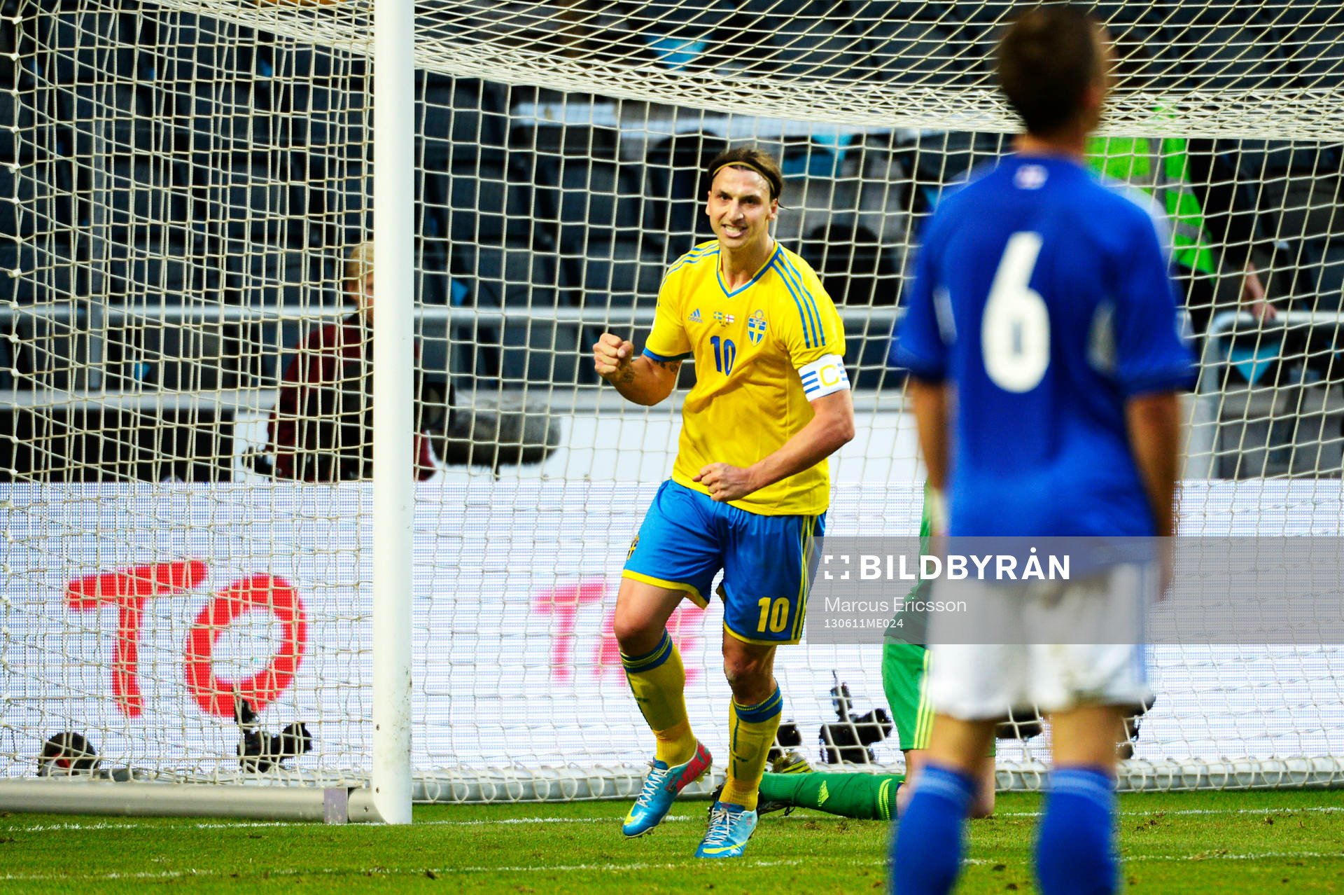 Sveriges Zlatan Ibrahimovic jublar