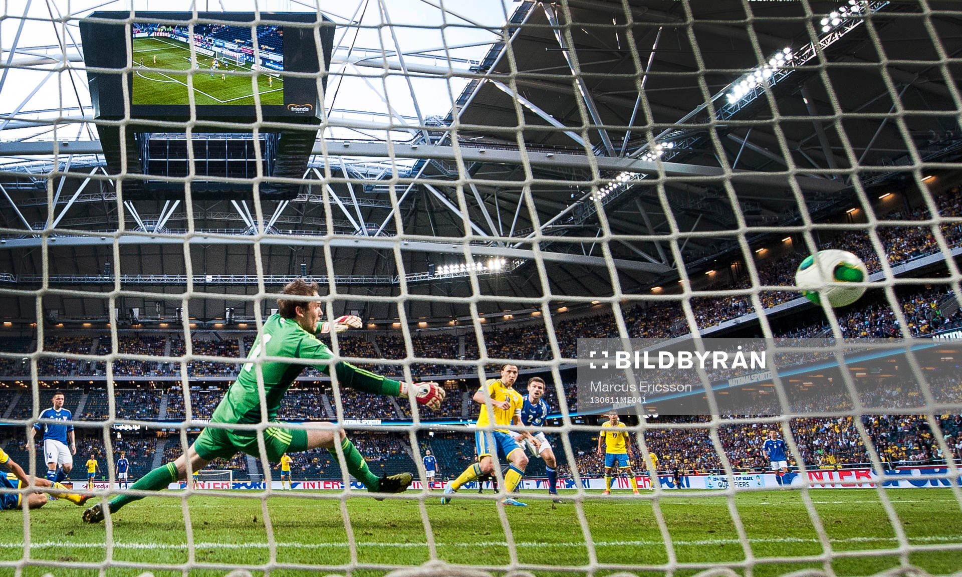 Zlatan Ibrahimovic, Sverige sprkar in 1-0 i matchen mellan