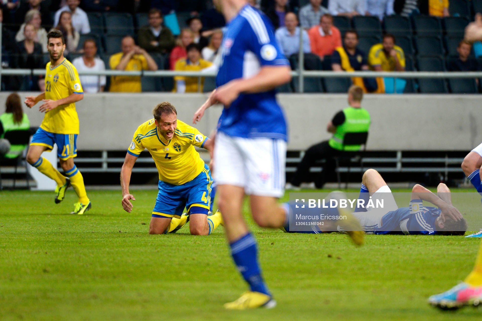 Sveriges Andreas Granqvist gestikulerar