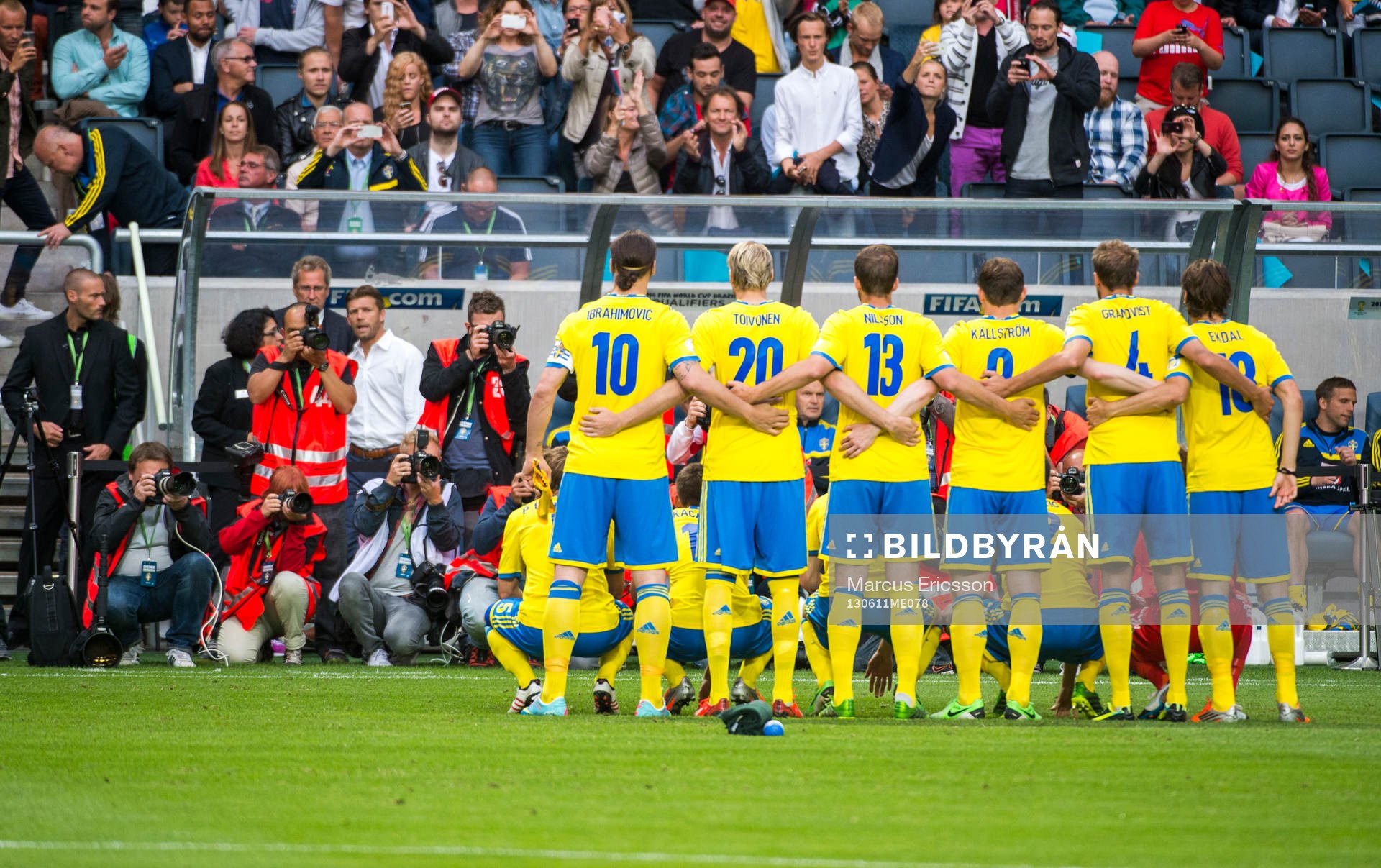 Sverige ställer upp för lagbild innan matchen mellan