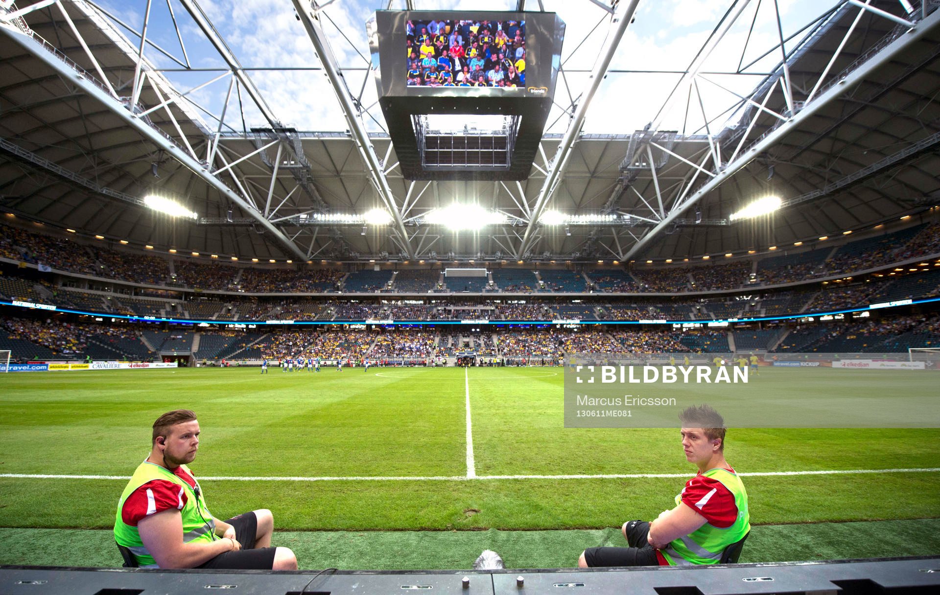 Två plublikvärdar som vanligen spelar amerikansk fotboll