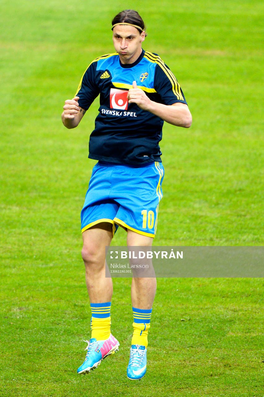 Zlatan Ibrahimovic, Sverige, värmer upp