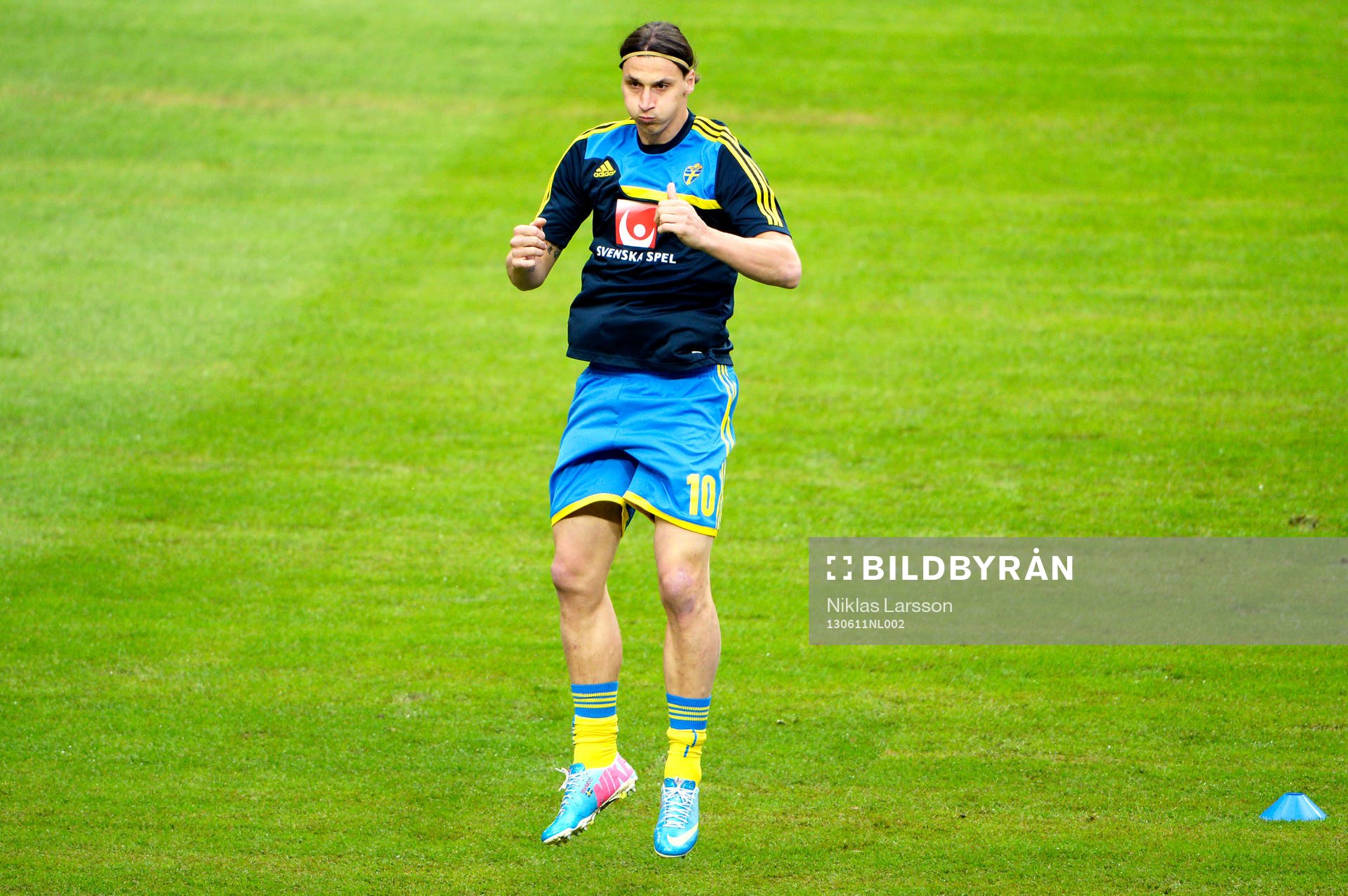Zlatan Ibrahimovic, Sverige, värmer upp