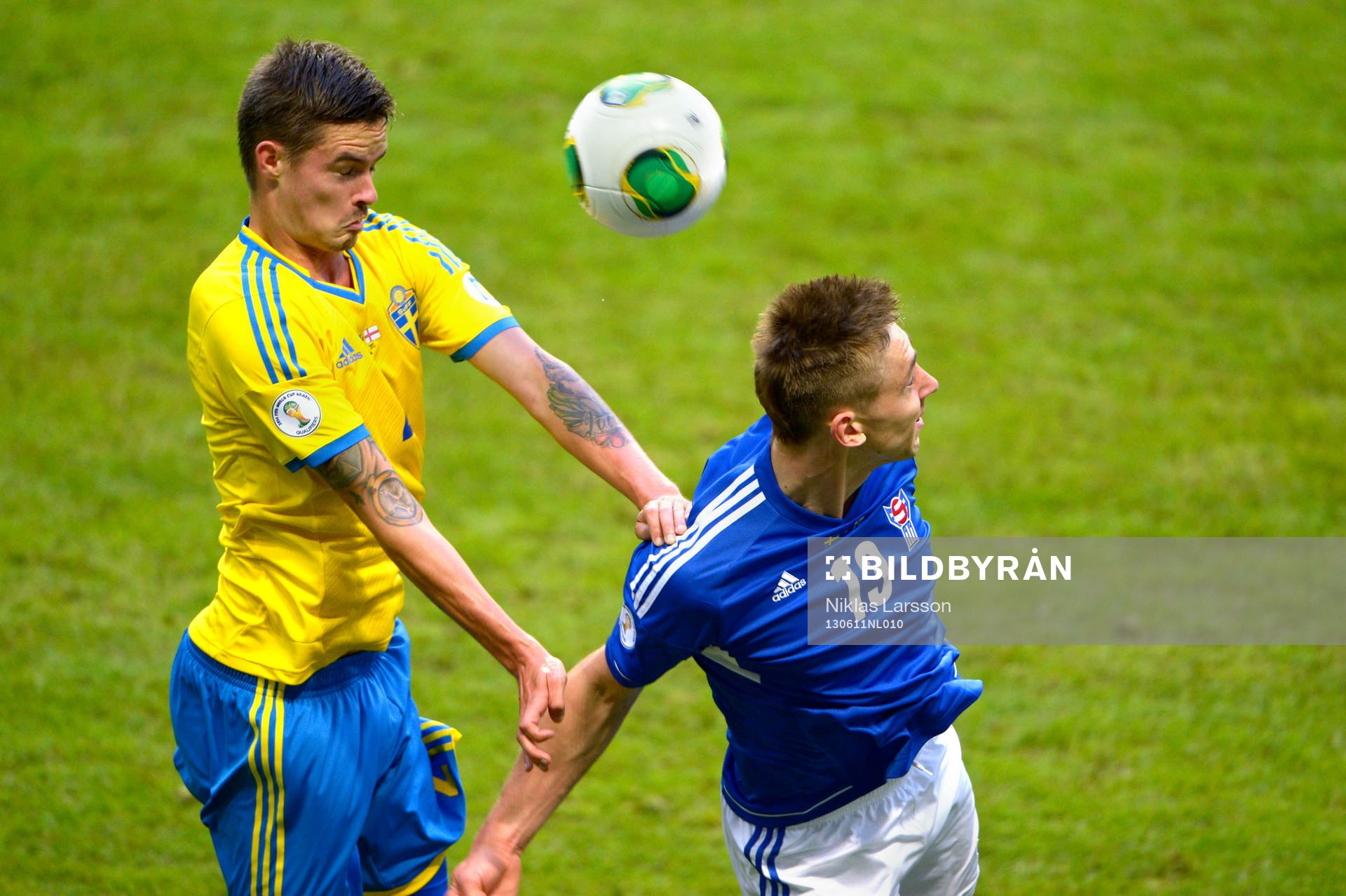 Mikael Lustig, Sverige i nickduell med Pol Johannus