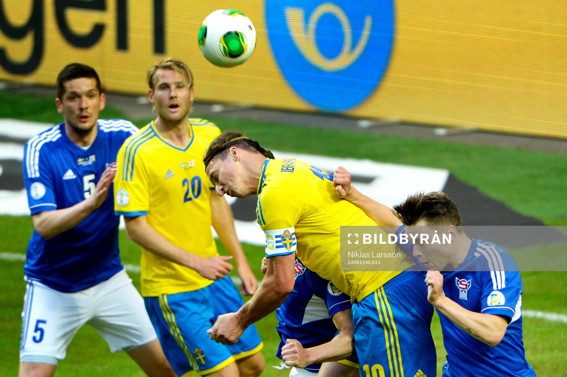 Zlatan Ibrahimovic, Sverige i kamp om bollen med Viljormur