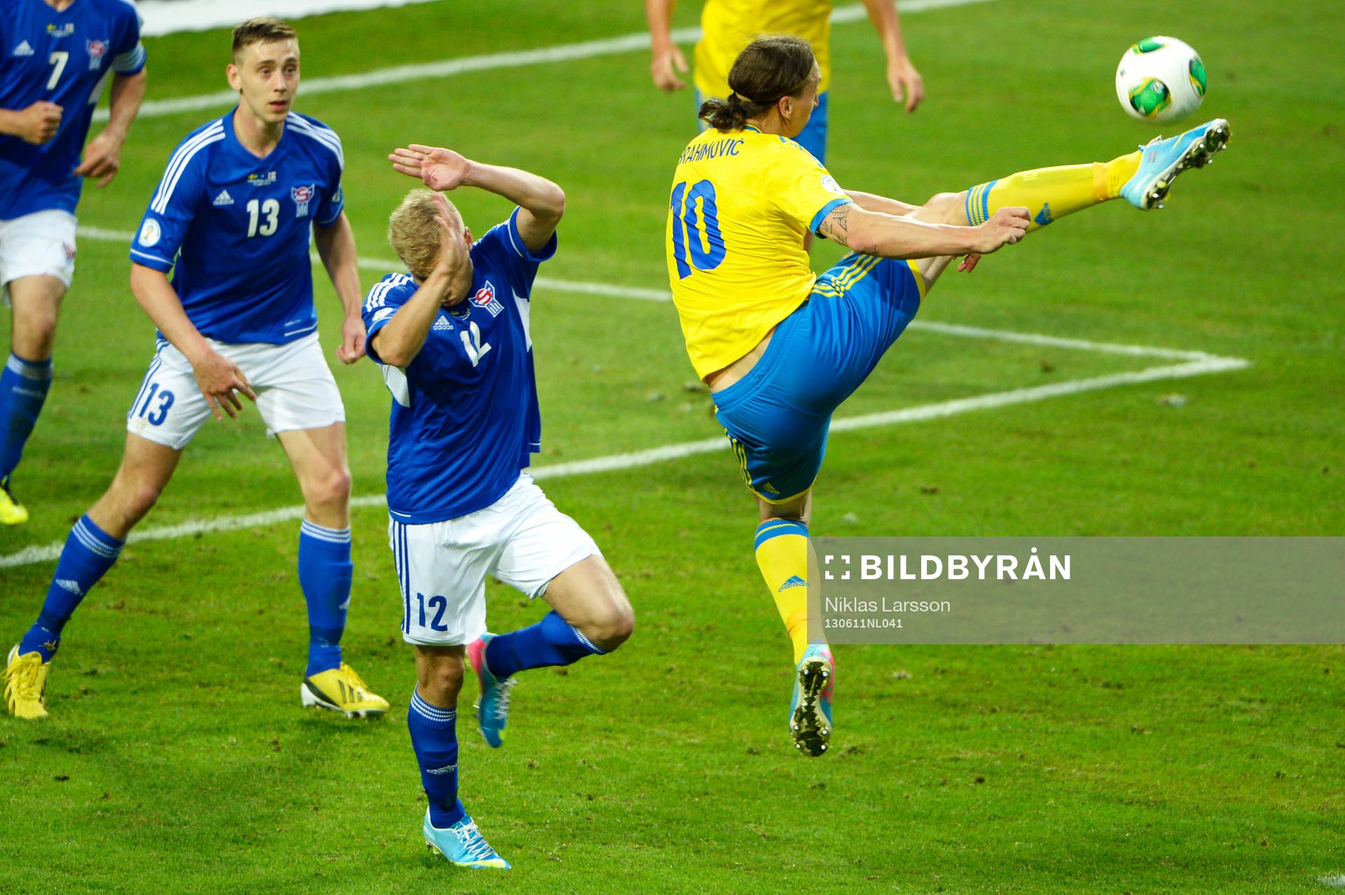 Zlatan Ibrahimovic, Sverige, gör en konstspark
