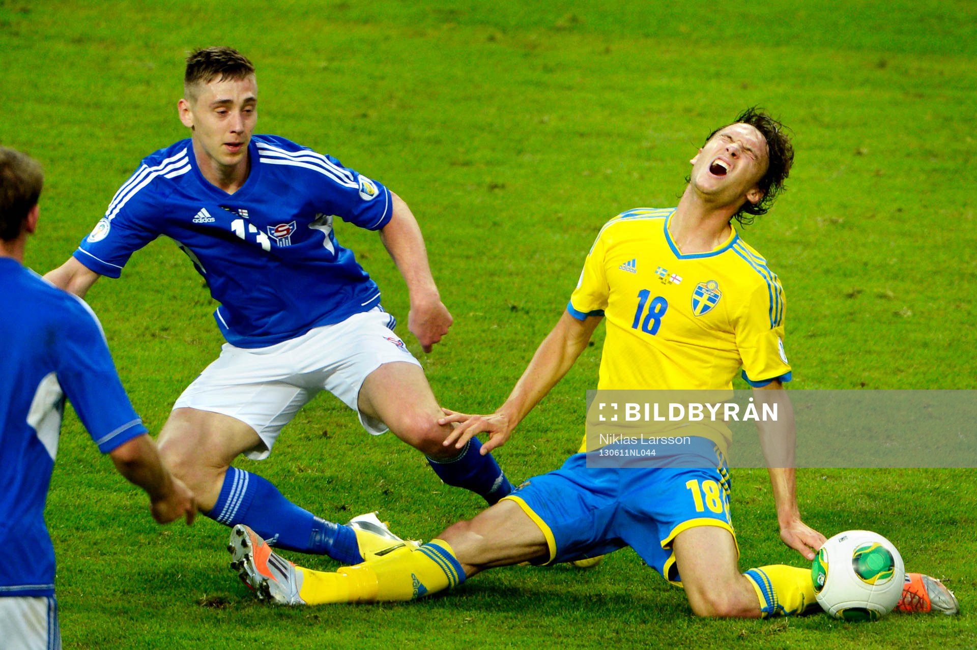 Albin Ekdal, Sverige sträcker sig illa i duell mot Pol