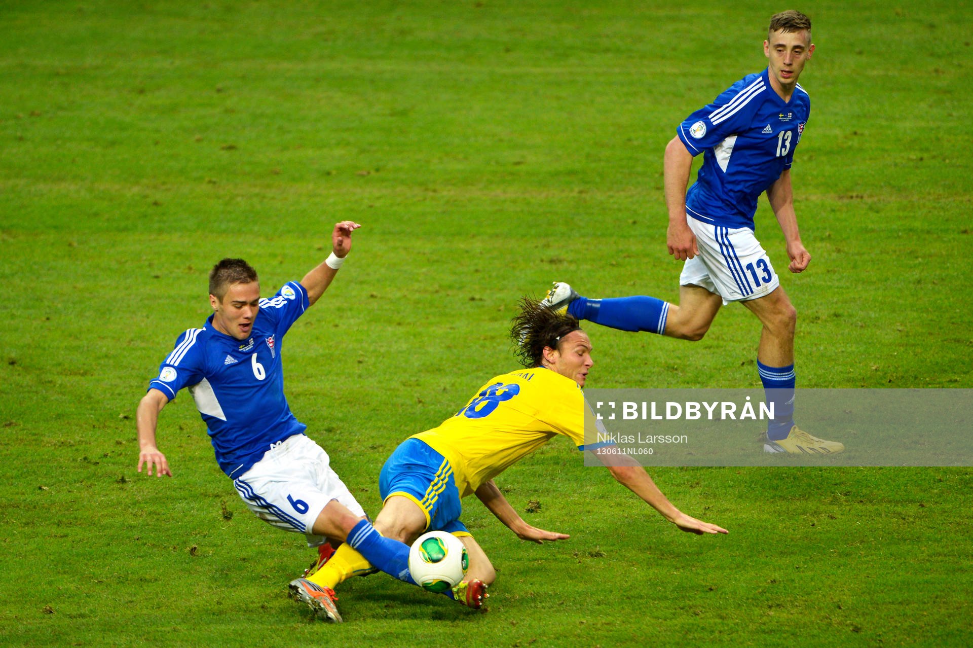 Albin Ekdal, Sverige faller framför Hallur Hansson,