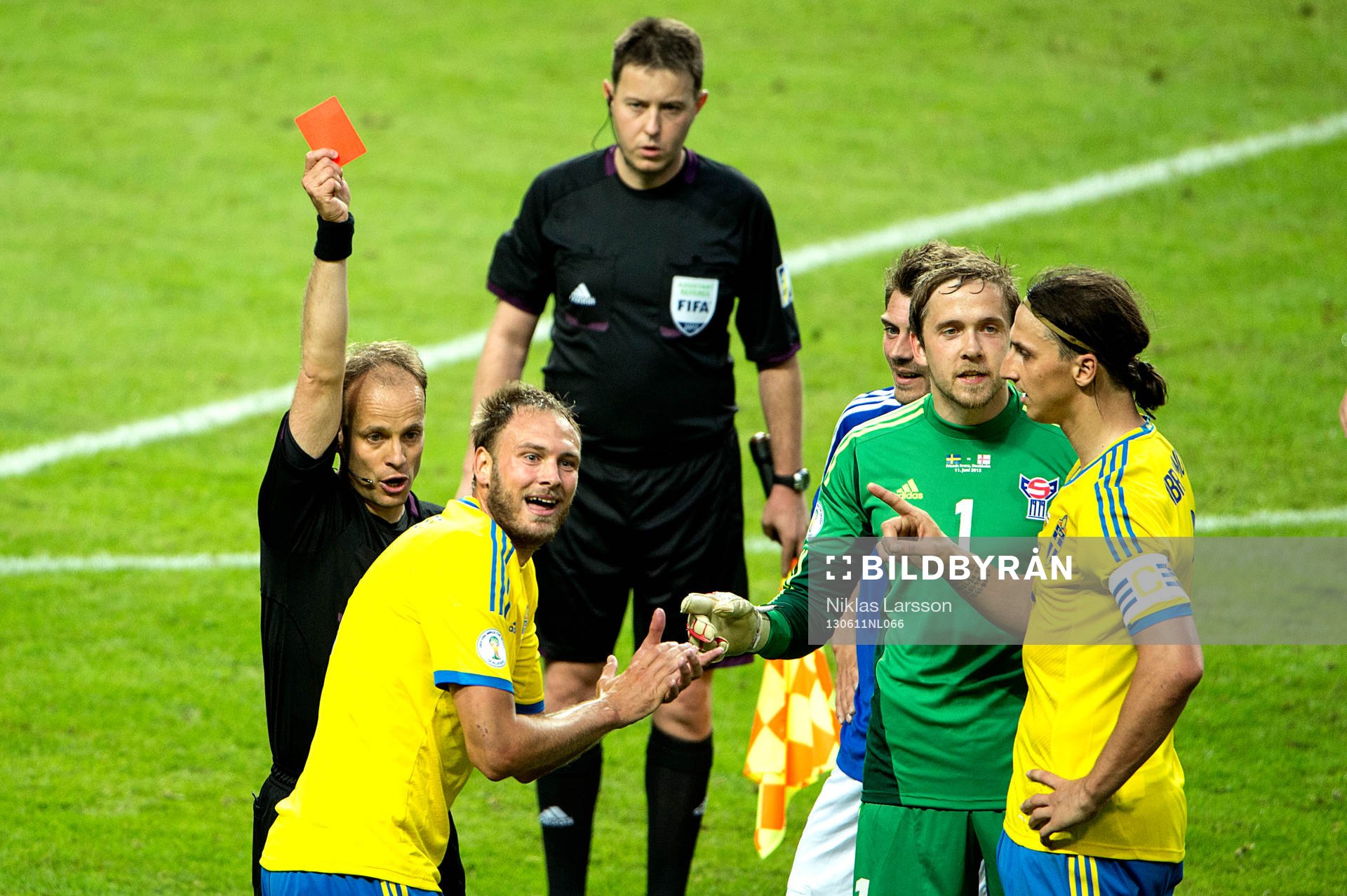 Andreas Granqvist, Sverige får rött kort samtidigt som