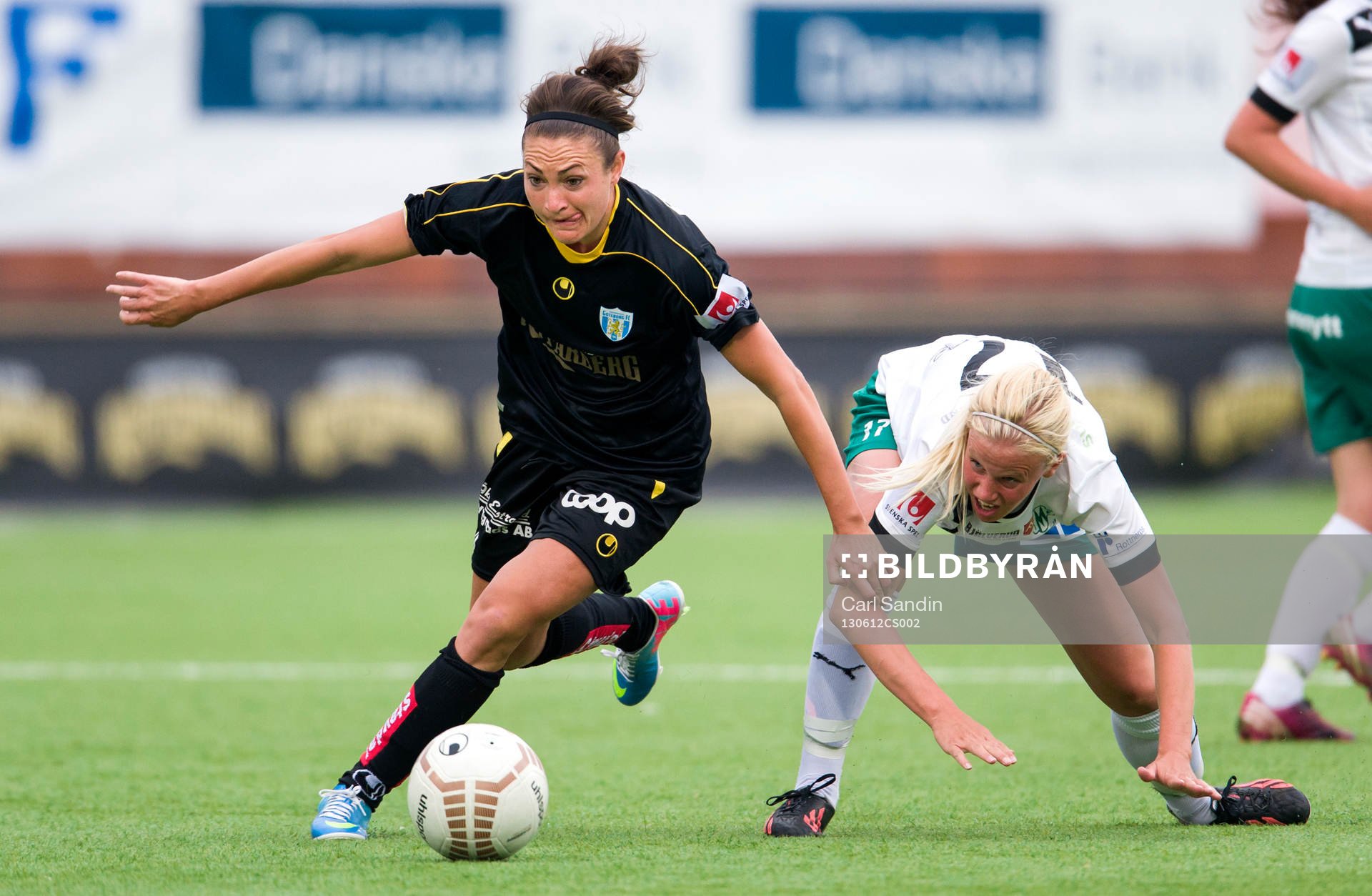 Jodie Taylor, Kopparbergs Göteborg, driver bollen framför