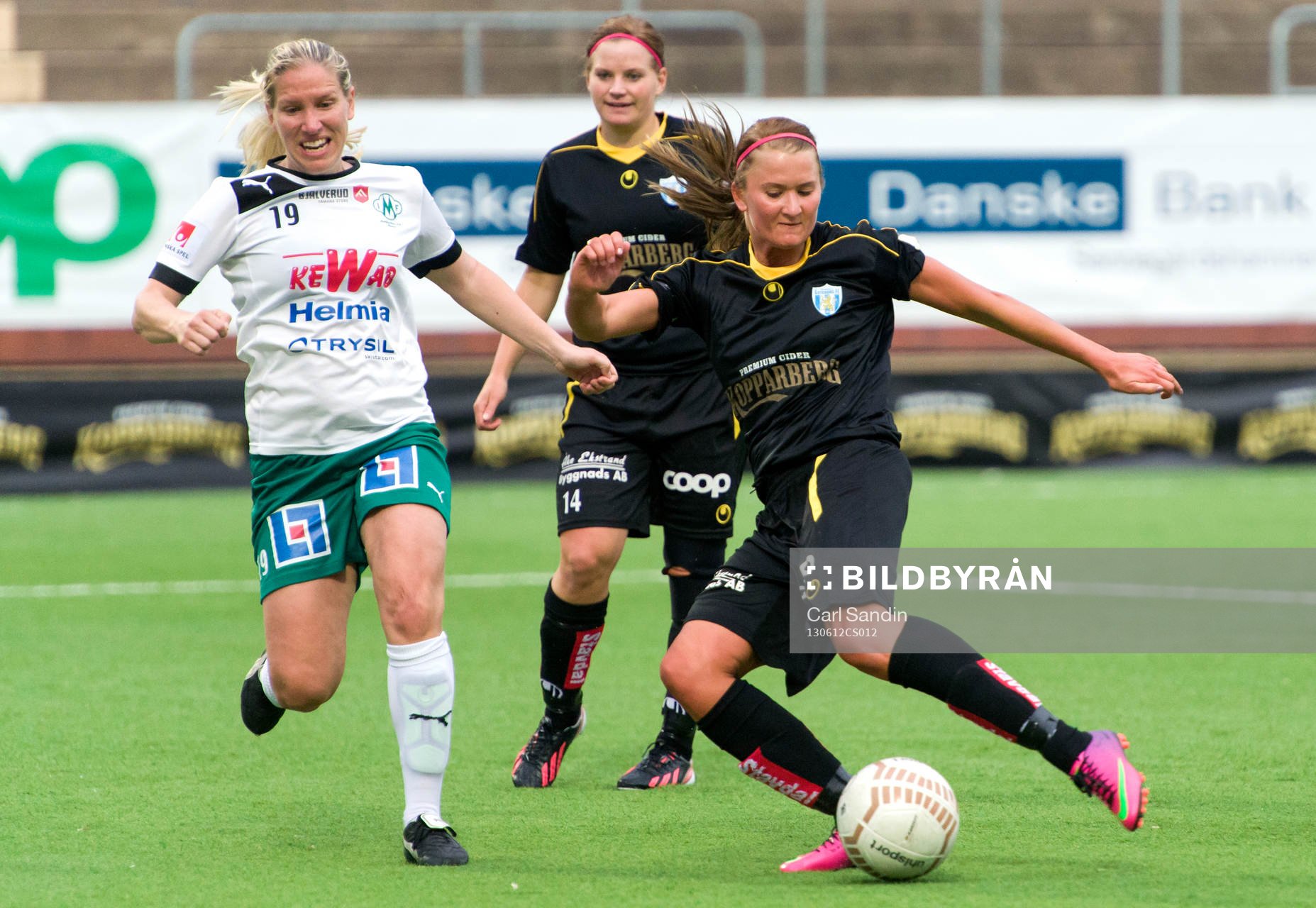 Catrine Dyngvold, Kopparbergs Göteborg, skjuter 5-0