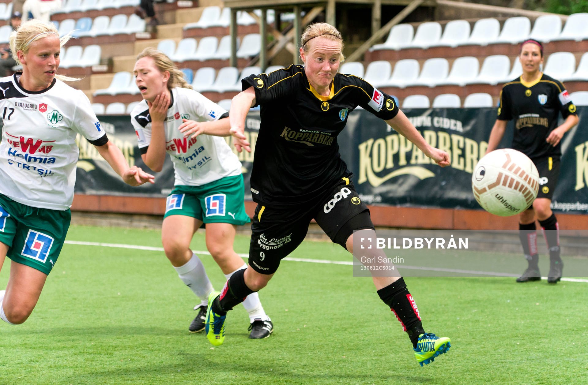 Fotboll, Damallsvenskan, Kopparbergs Göteborg - Mallbacken: Marie Hammarström, Kopparbergs Göteborg, jagar efter bollen.
