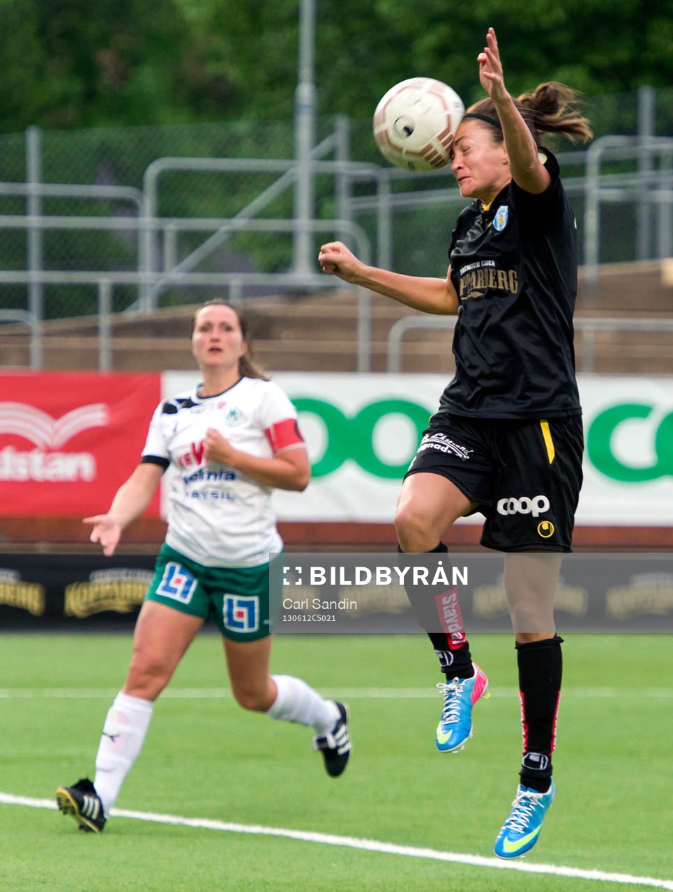 Jodie Taylor, Kopparbergs Göteborg, nickar bollen