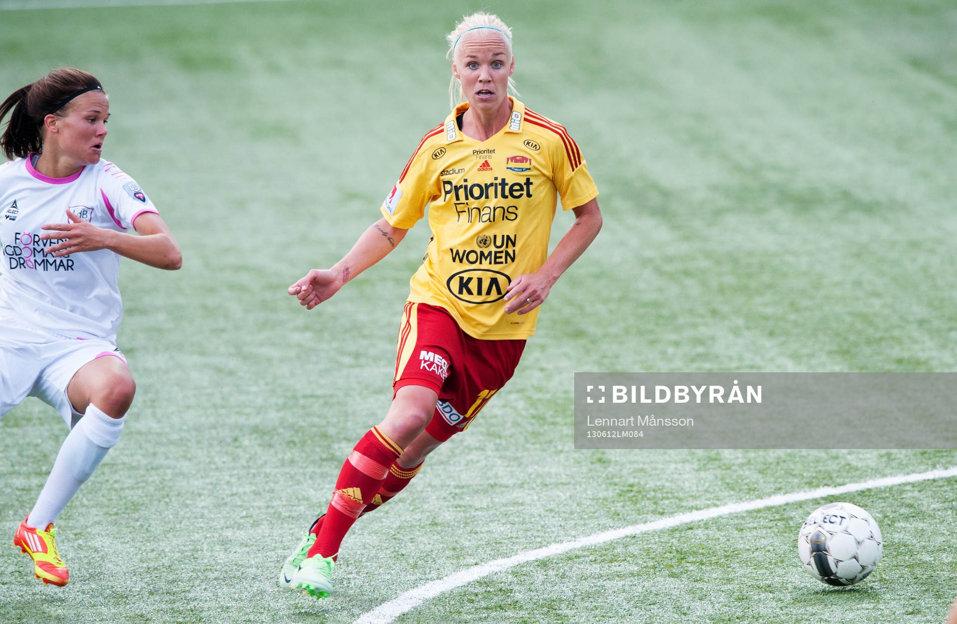 Caroline Seger, Tyresö, konstgräs