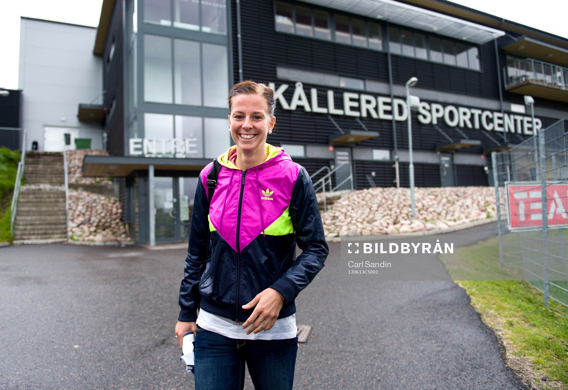 Fotboll, Lotta Schelin besöker Kållered SK: Lotta Schelin utanför Kållered Sportcenter.