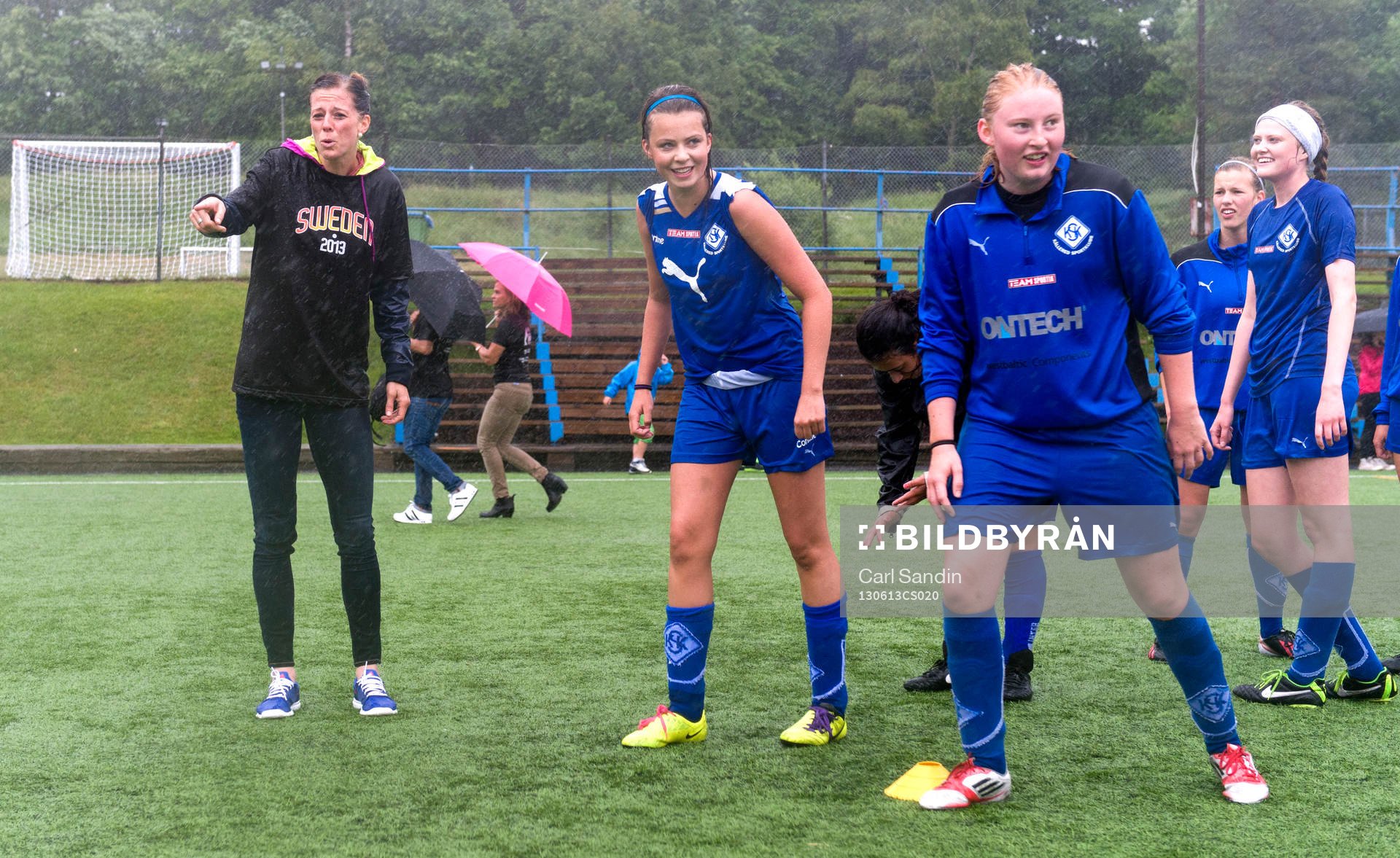 Lotta Schelin gestikulerar