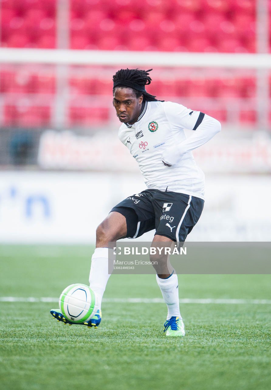 Ayanda Nkili, Örebro SK  i matchen mellan Örebro och