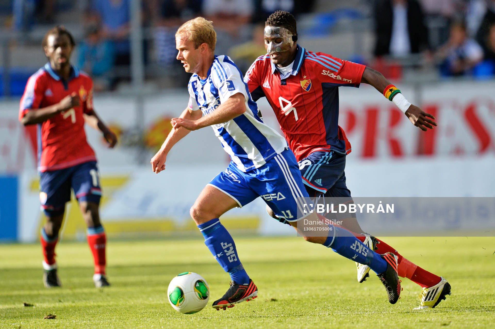 Robin Söder, IFK Göteborg jagas av Daniel Amartey,