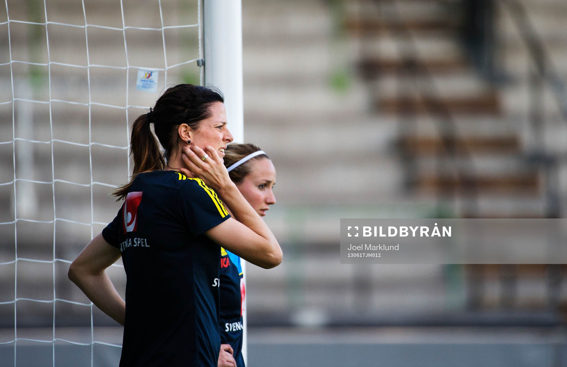Lotta Schelin och Kosovare Asllani under Sveriges träning 17 juni 2013 i Stockholm.