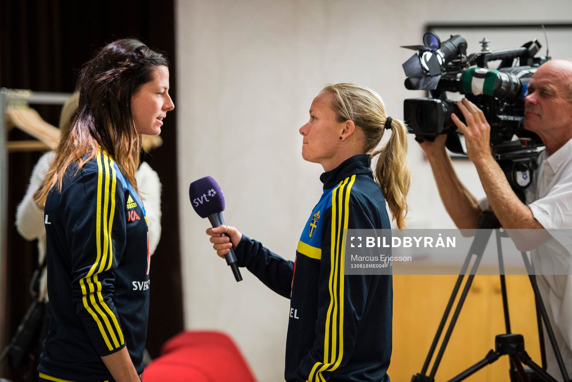 Presskonferens, Sara Thunebro lånar mikrofonen från SVT