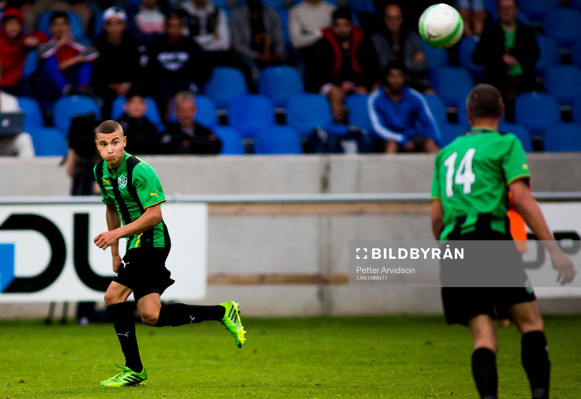 Henrik Larsson, Högaborgs BK förlänger bollen till sin
