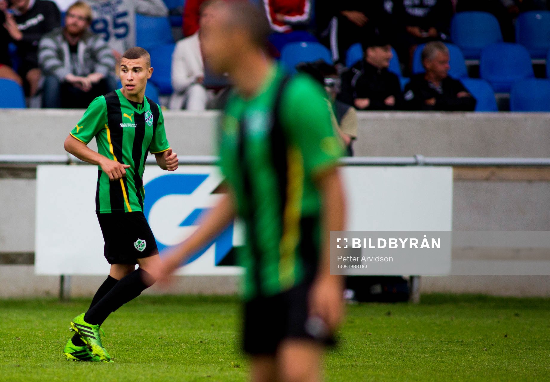 Jordan Larsson, med sin pappa Henrik Larsson i förgrunden