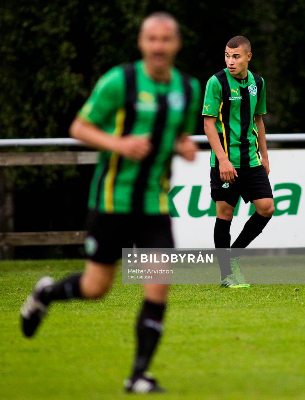 Jordan Larsson, med sin pappa Henrik Larsson i förgrunden