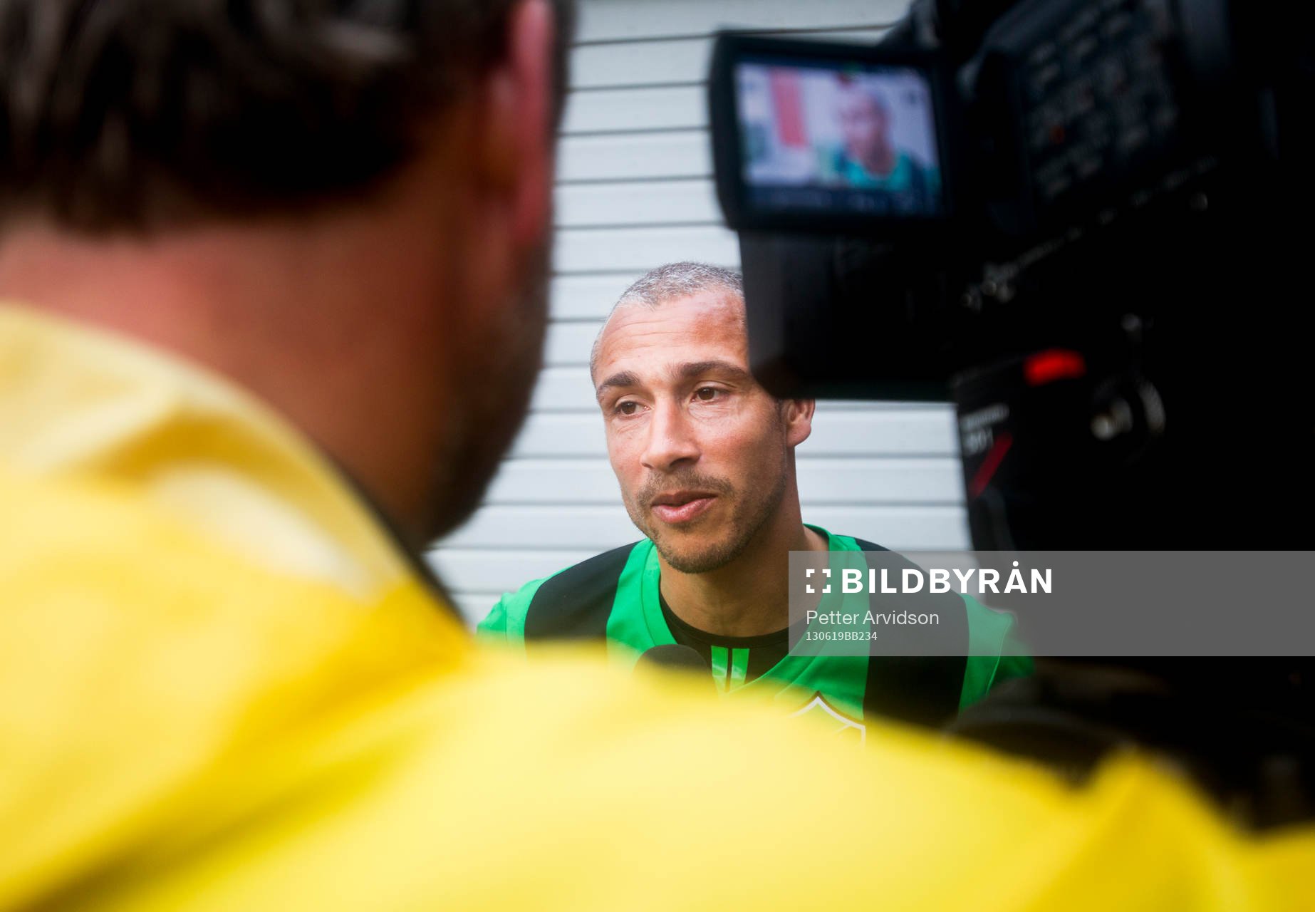 Henrik Larsson spelar en match