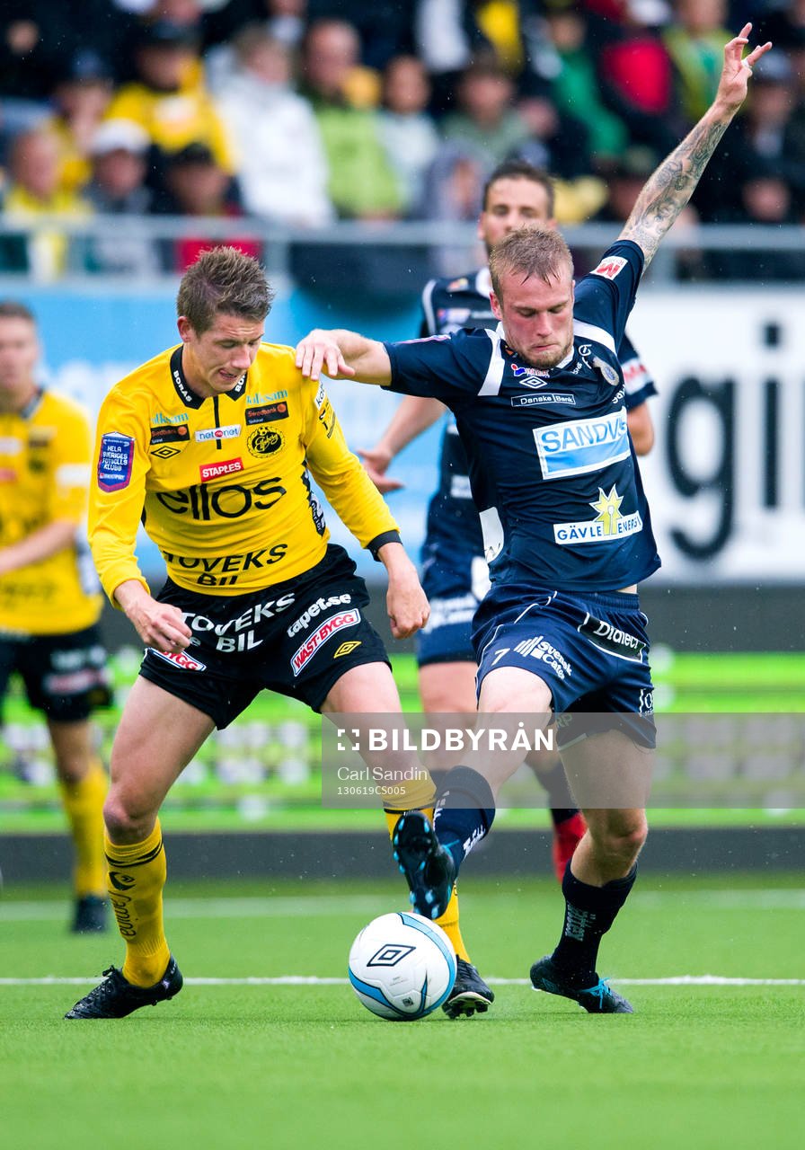 Kamp om bollen mellan Elfsborgs Marcus Rohdén och Gefles