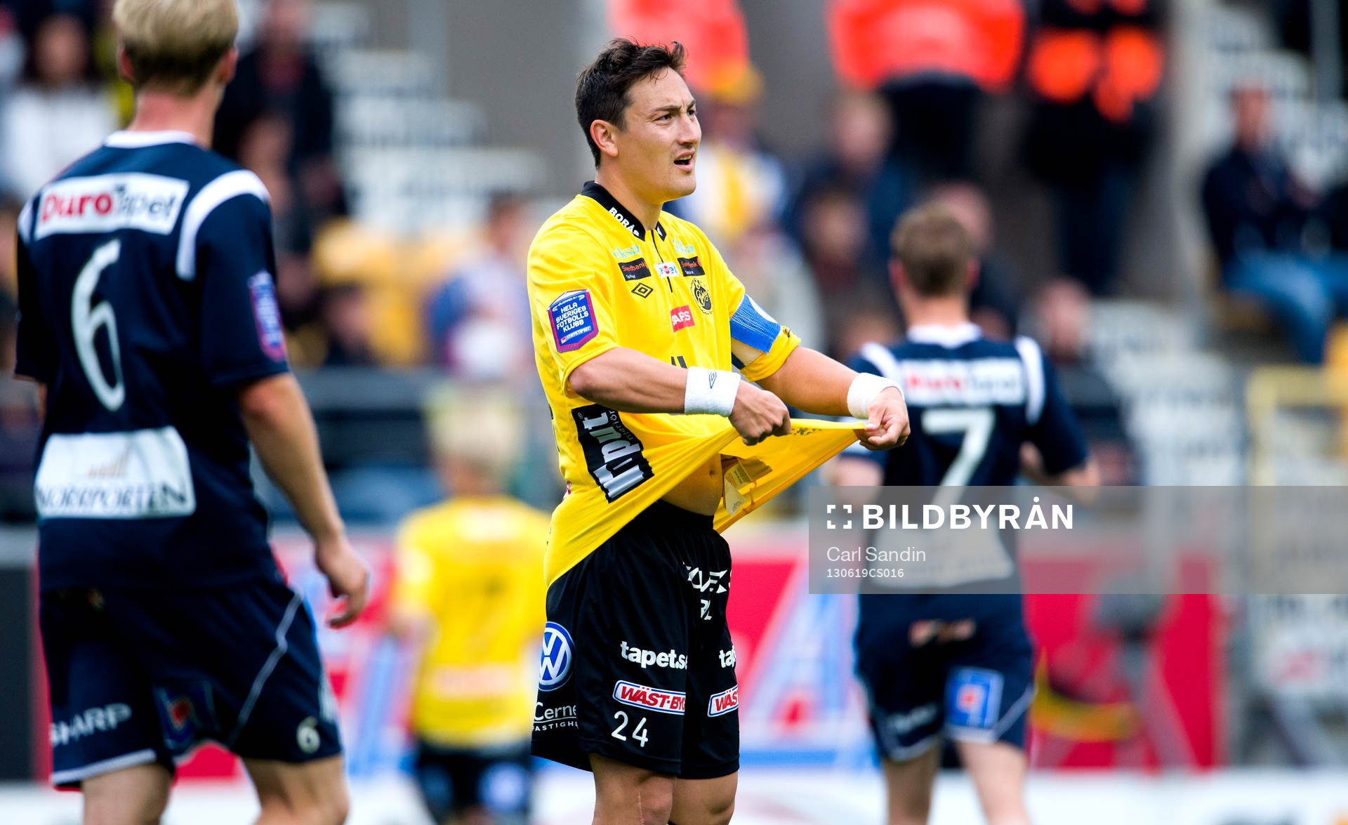 Elfsborgs Stefan Ishizaki drar i sin tröja i